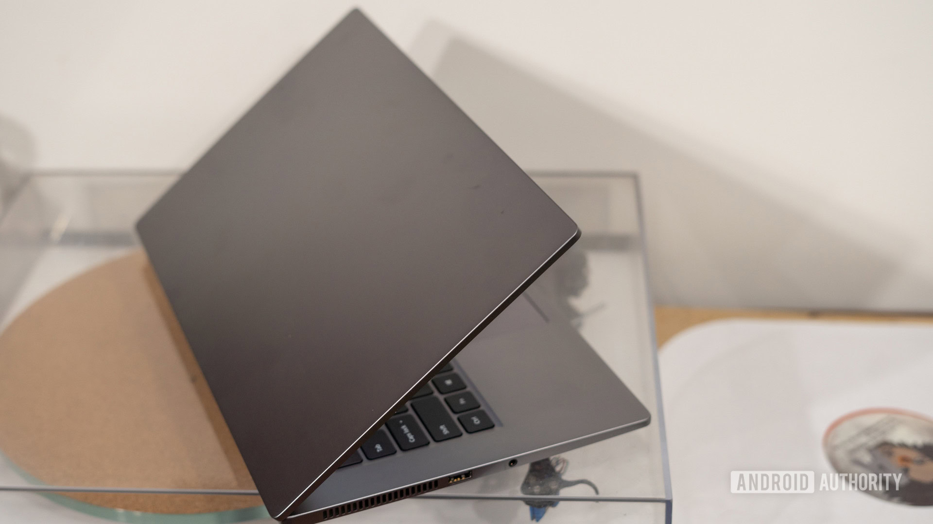 Mi NoteBook 14 Horizon Edition side profile