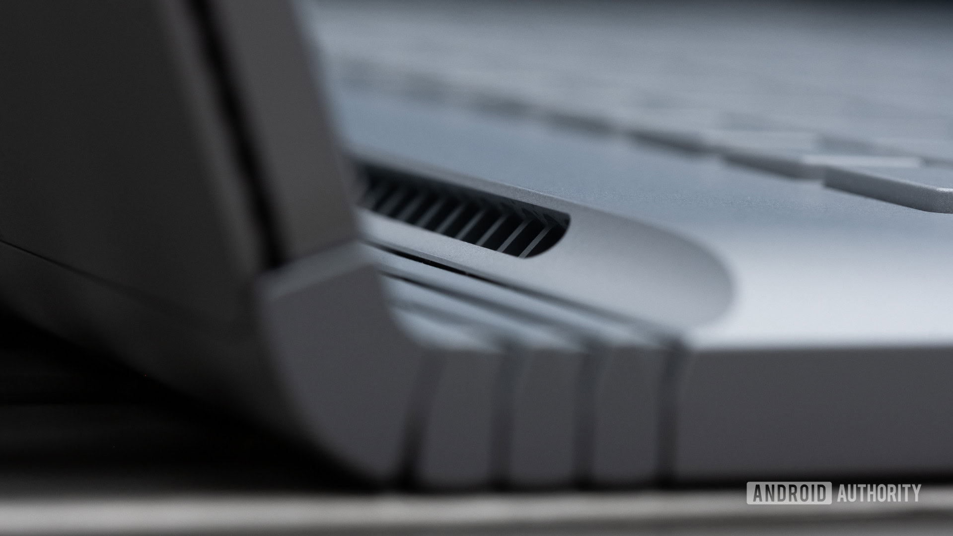 Microsoft Surface Book 3 base fans