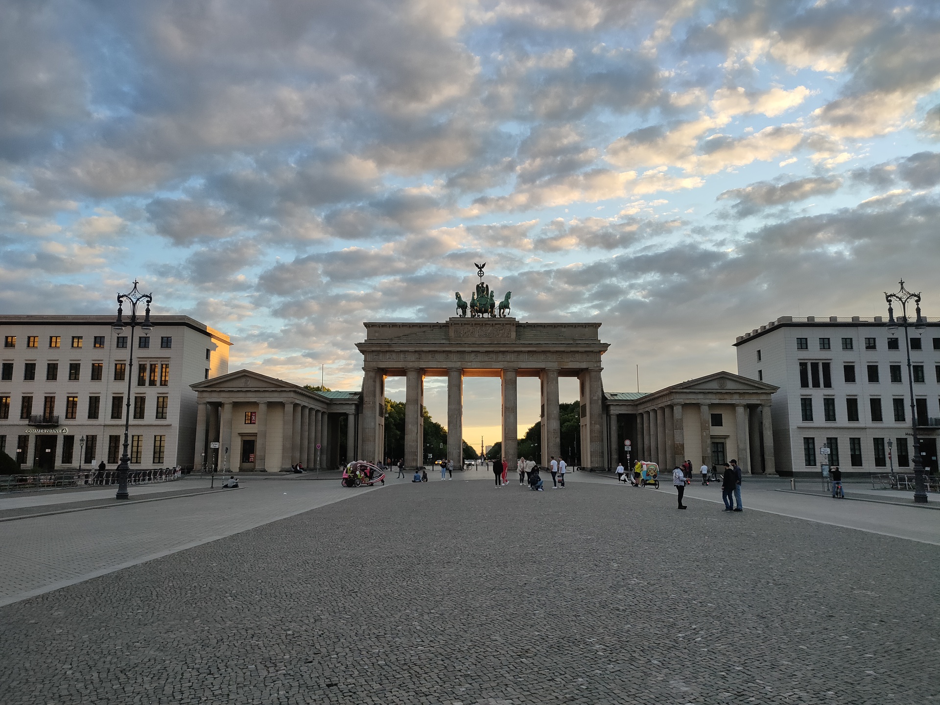 Realme X3 Superzoom Brandenburg Gate photo 1x