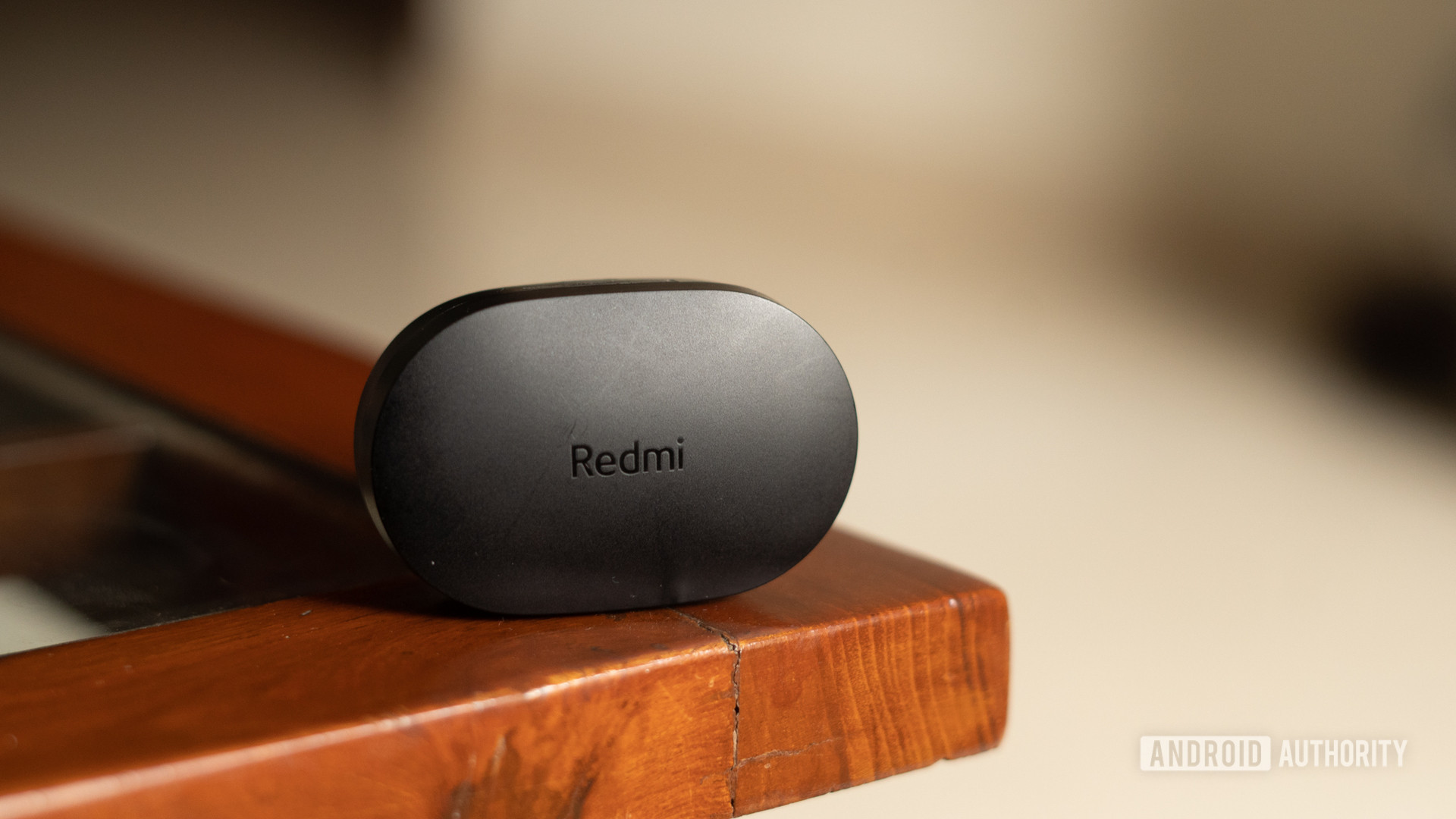 A picture of the Redmi Earbuds S charging case