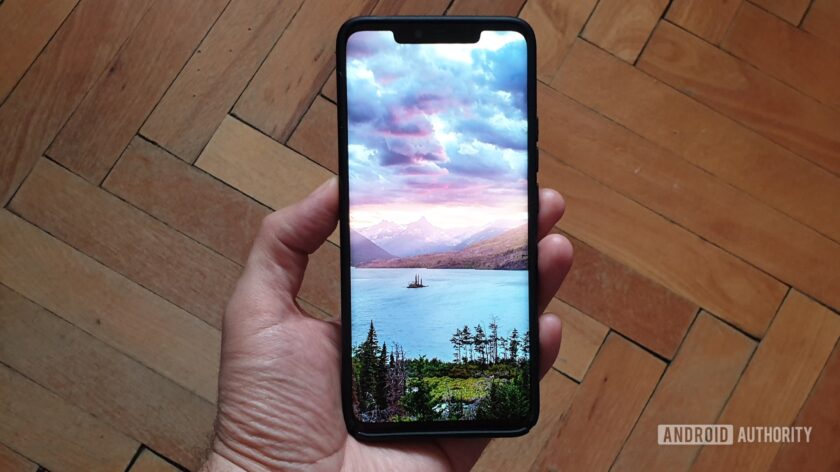 Google is working on the wallpaper brick bug - Android Authority