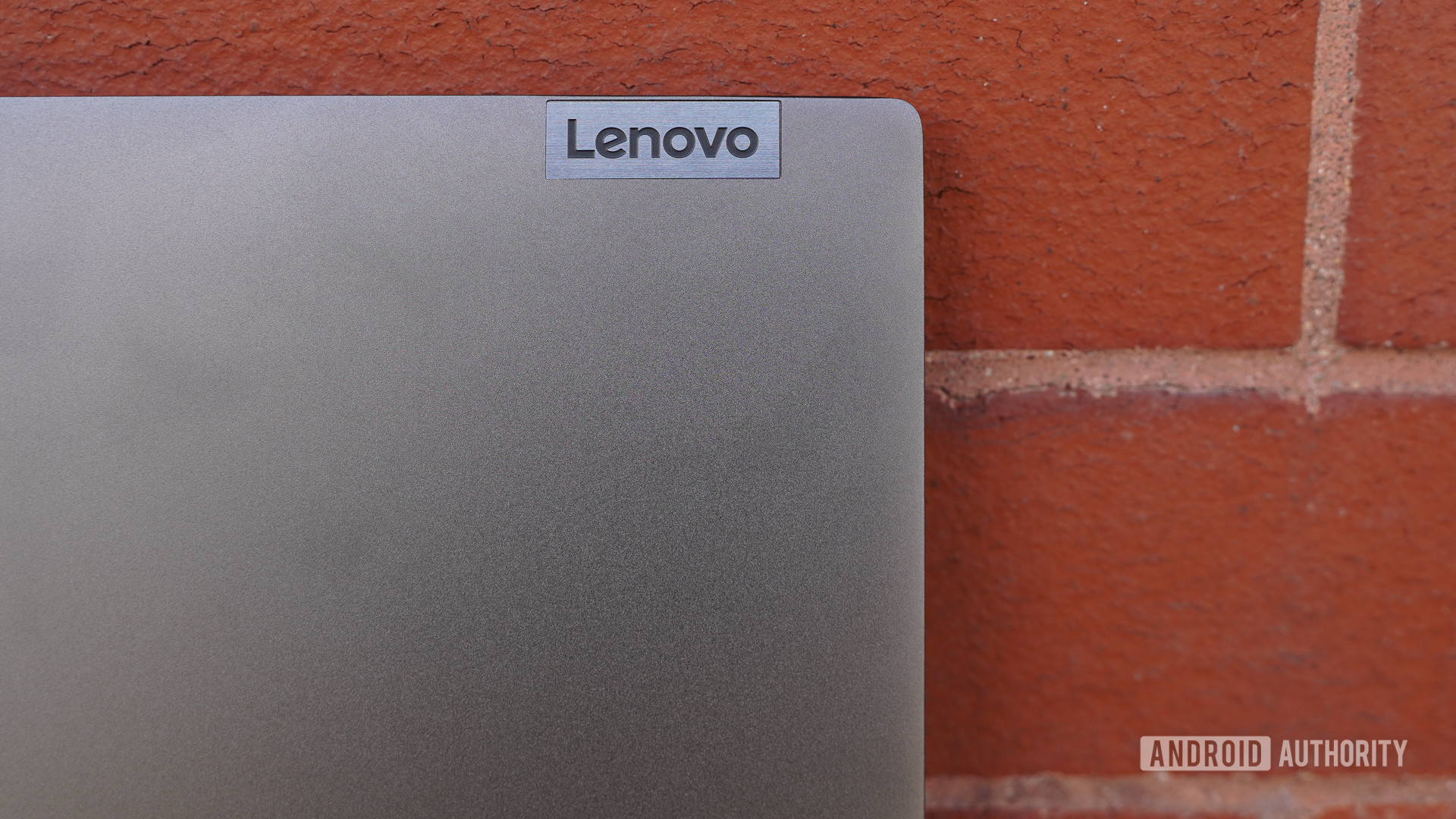 Lenovo Flex 5G branding