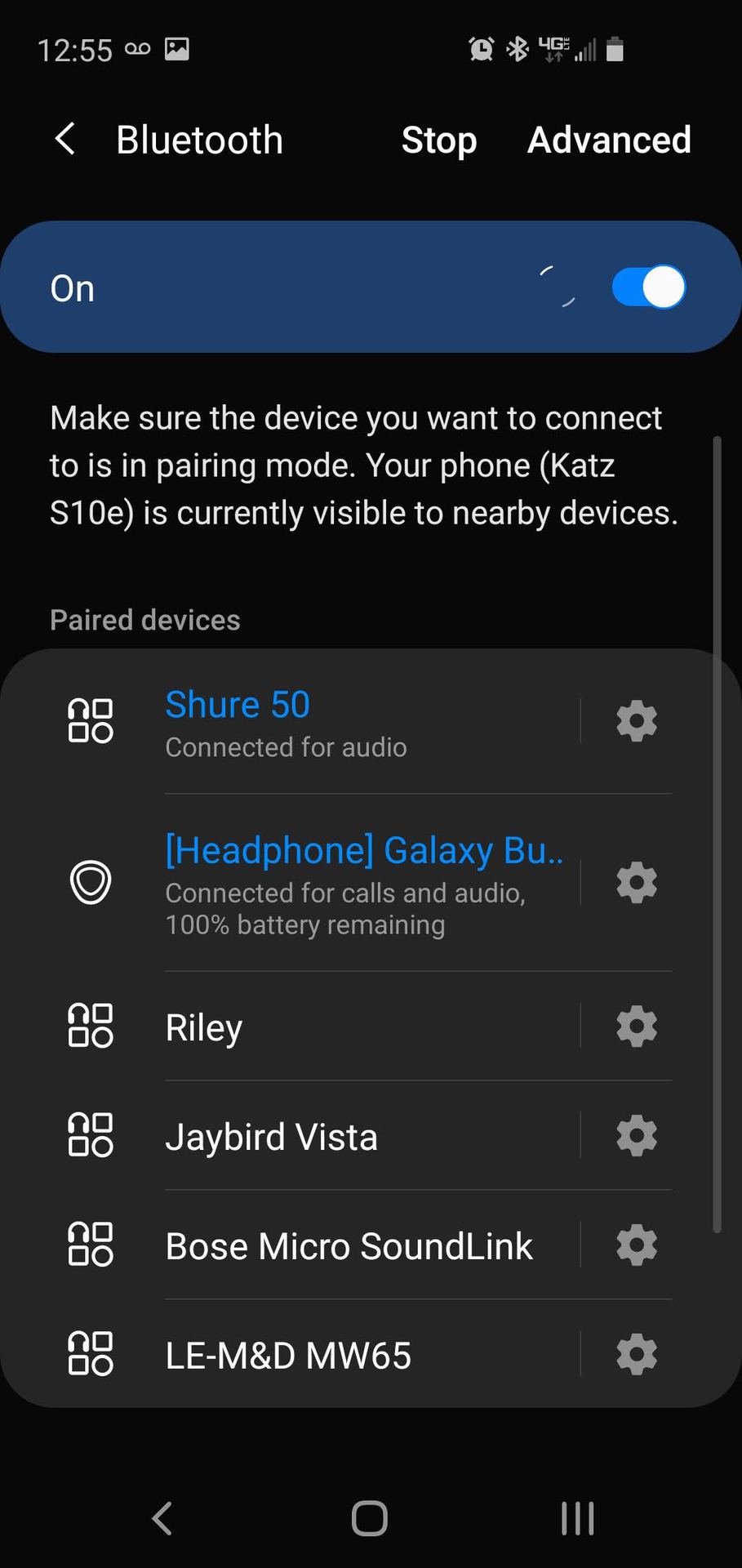 Samsung Dual Connect screenshot displaying two Bluetooth headsets connected to the Samsung Galaxy S10e.