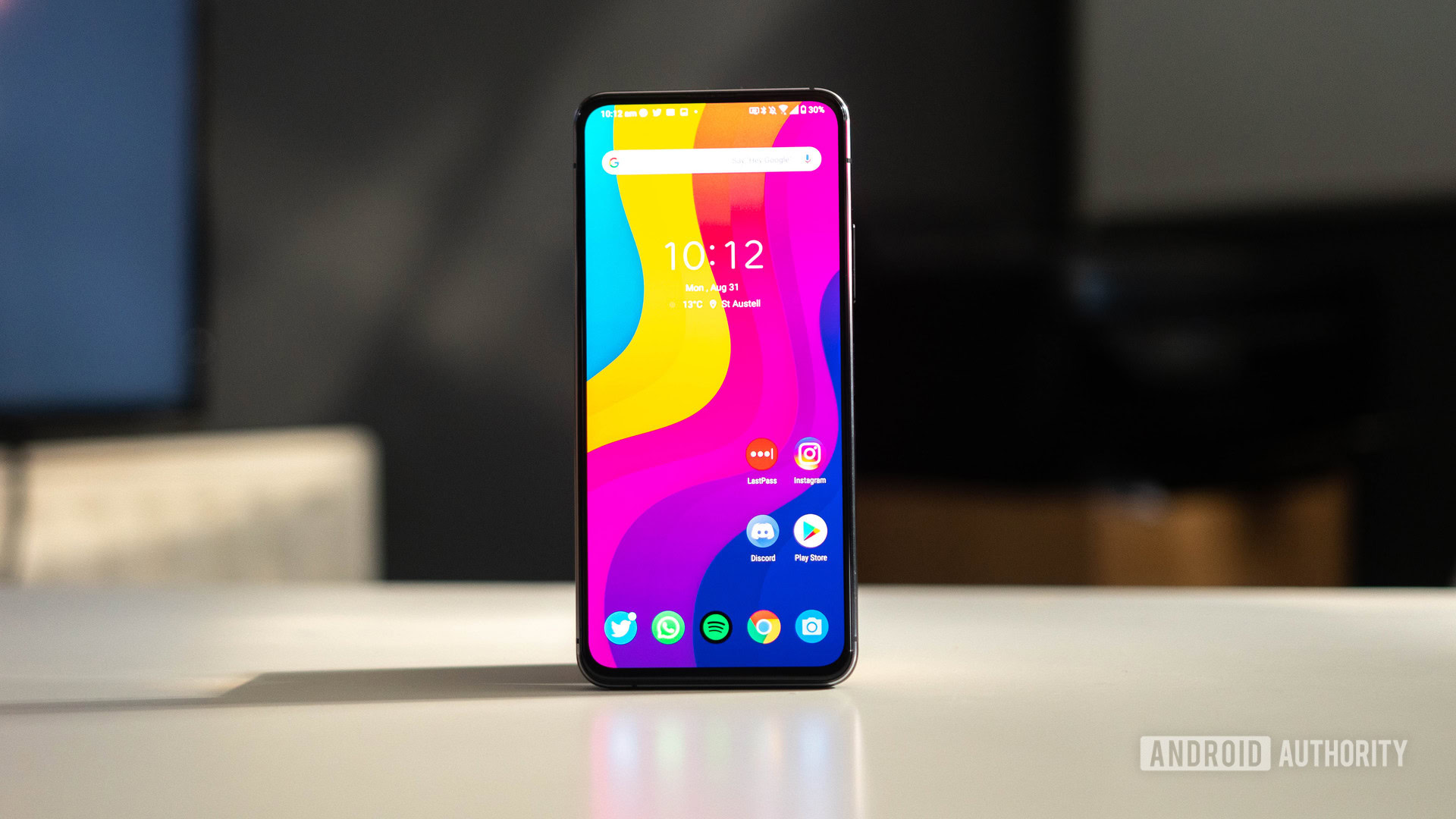 ASUS Zenfone 7 Pro home screen with the phone on a table