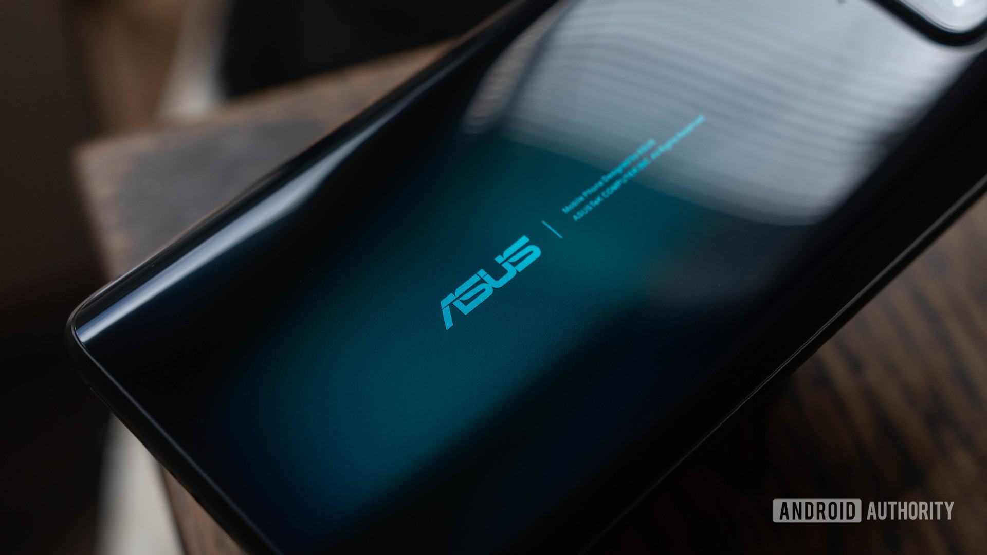 ASUS Zenfone 7 Pro focused on the asus logo
