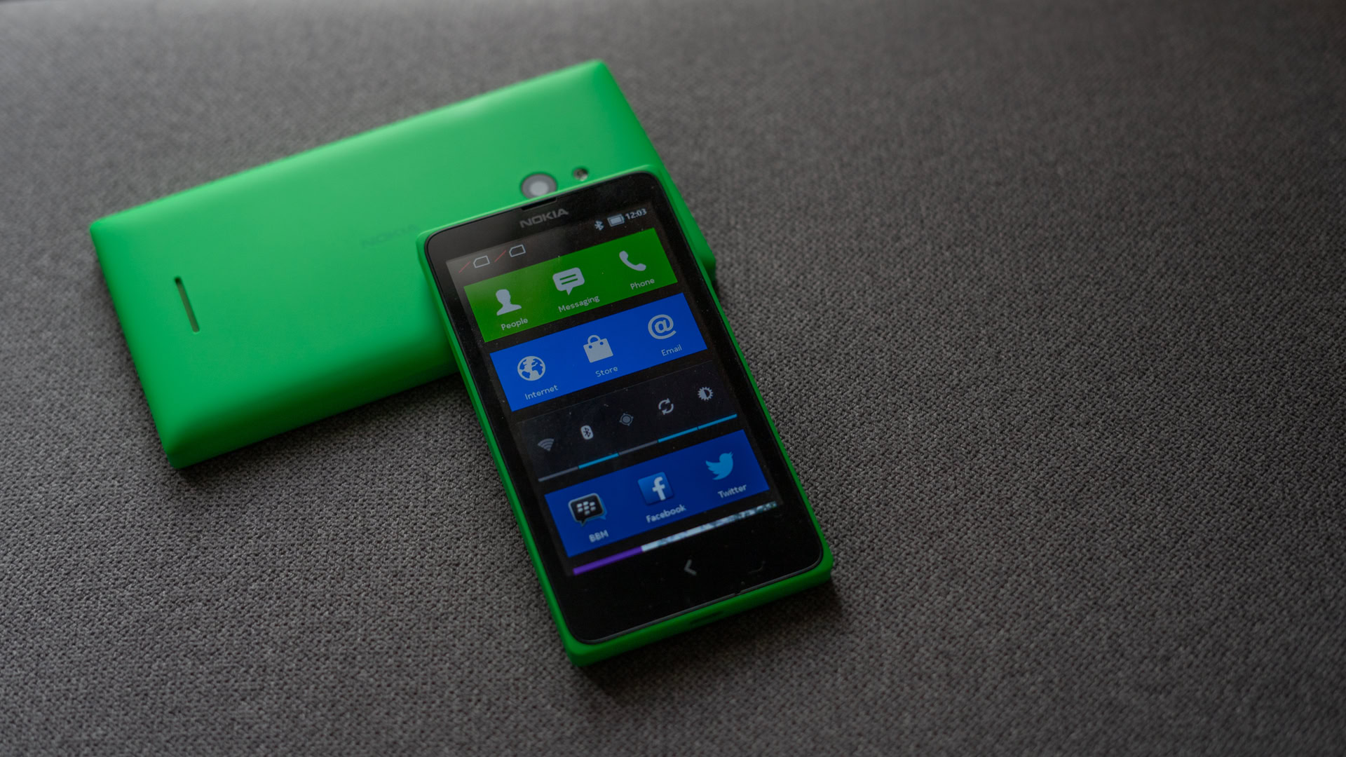 Nokia X Nokia XL front profile shot