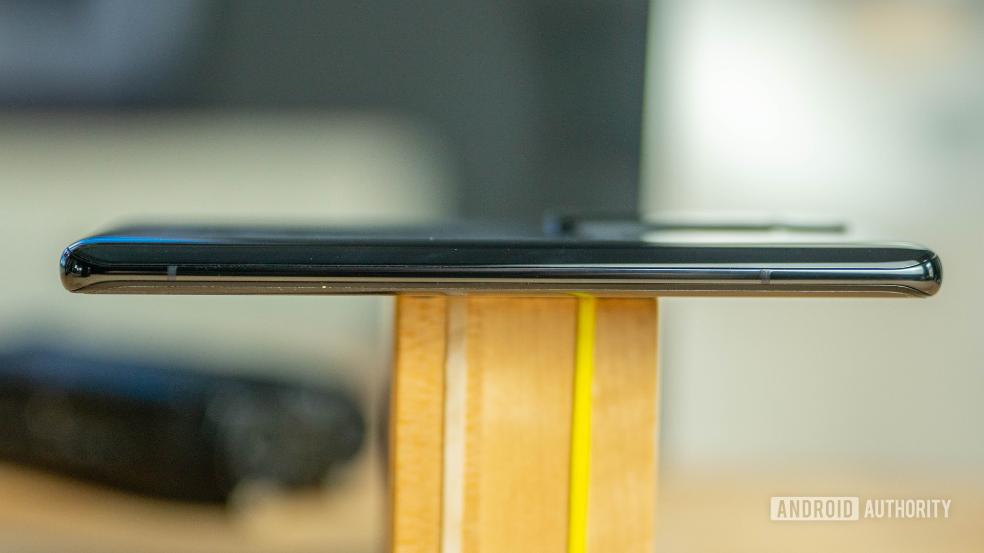 Xiaomi Mi 10 Ultra left side view