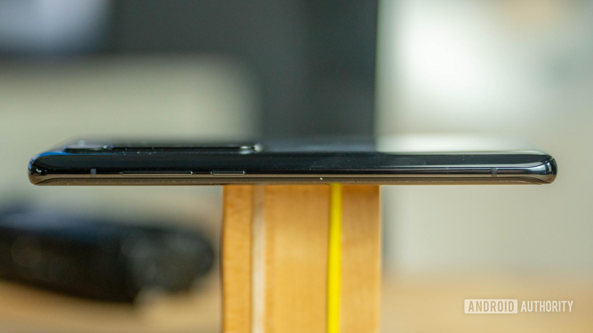 Xiaomi Mi 10 Ultra right side view