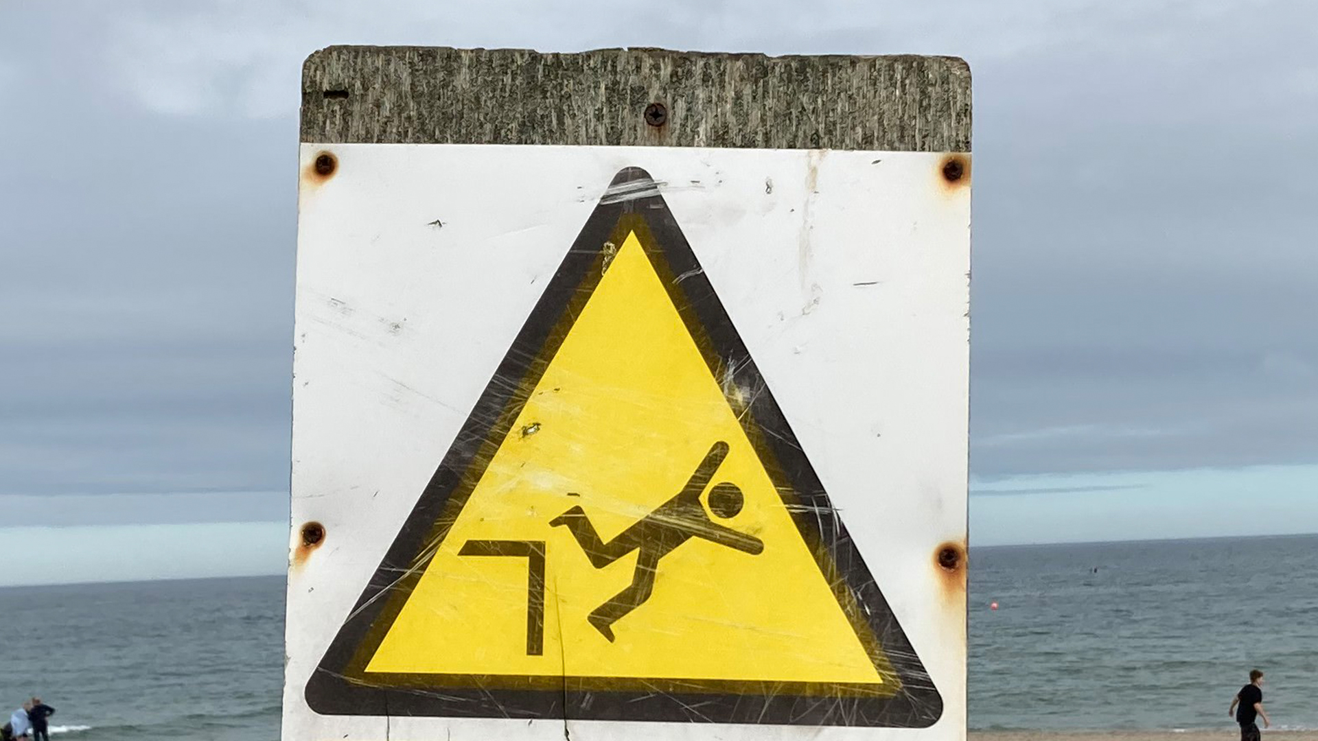 iPhone SE cropped in on danger sign