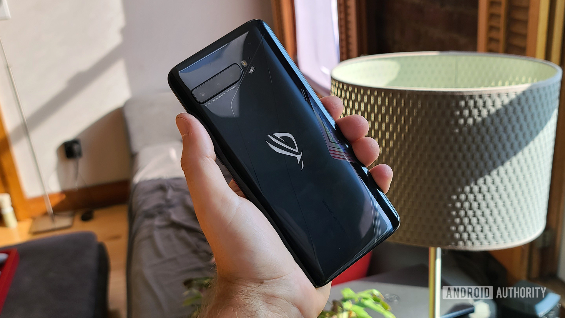 ASUS ROG Phone 3 Back in Hand