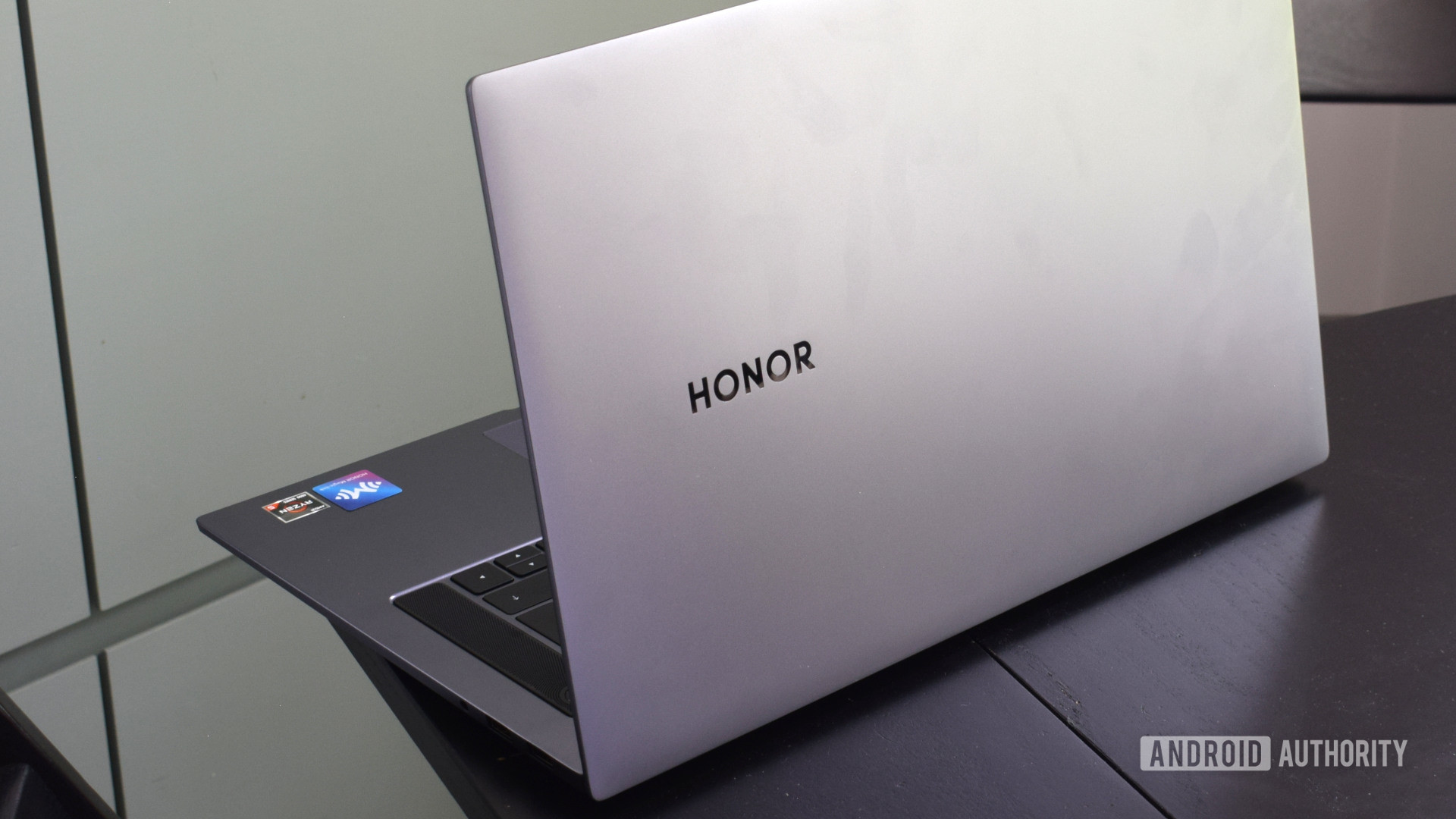 HONOR MagicBook Pro back