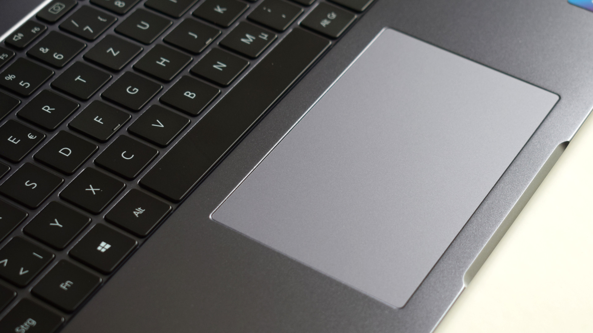 HONOR MagicBook Pro trackpad