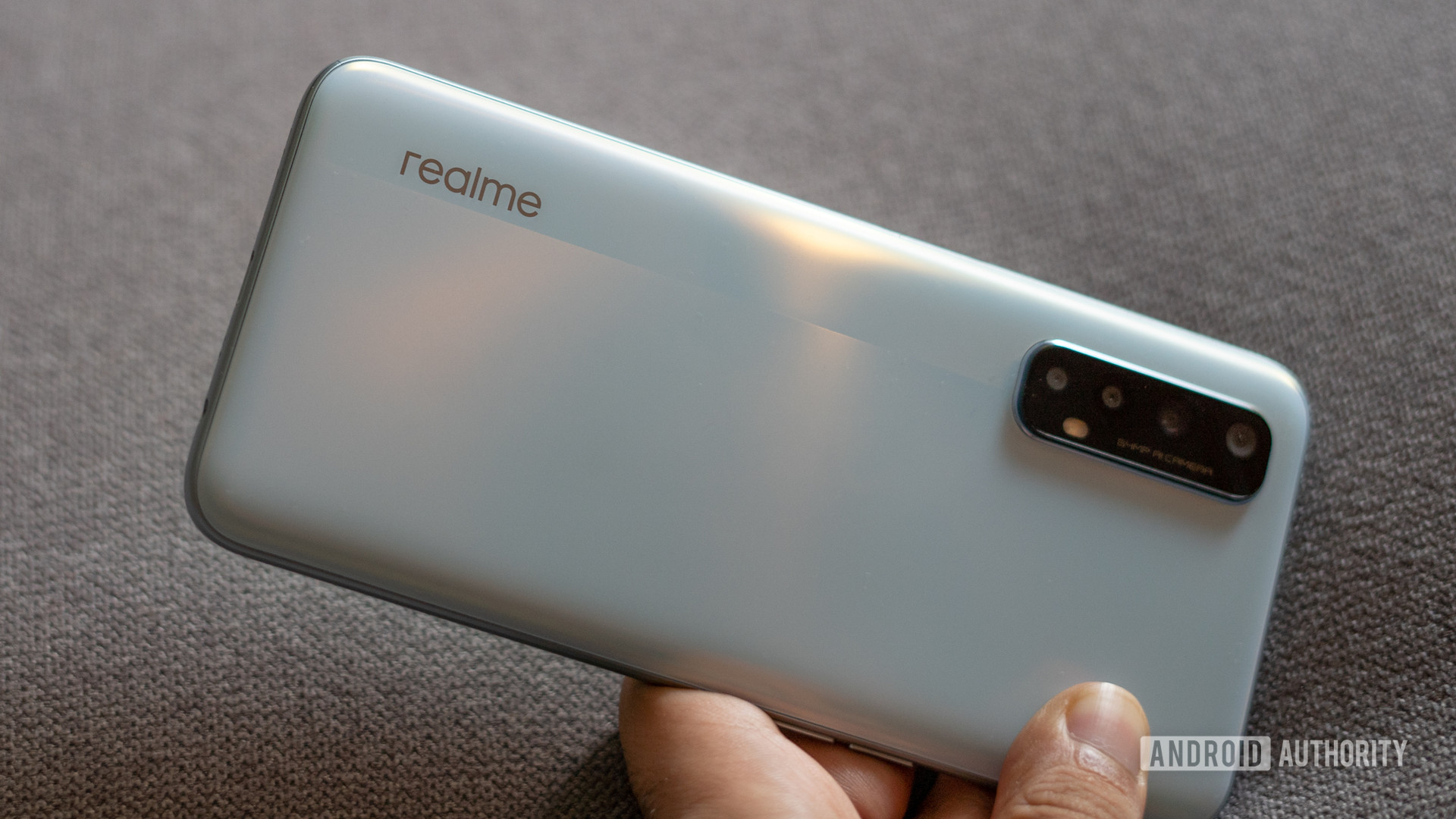 realme 7 showing back logo and finish