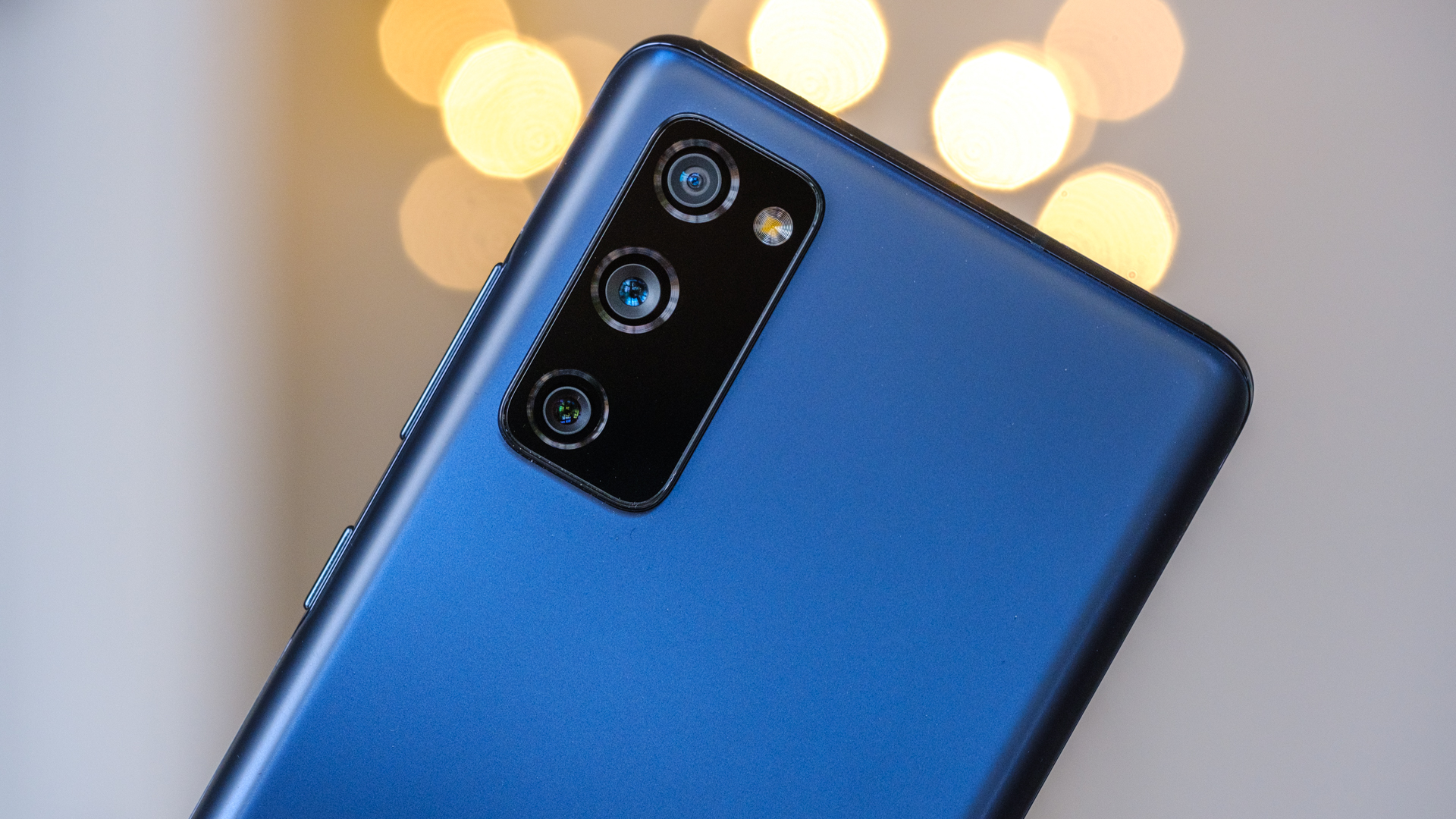 Samsung Galaxy S20 FE camera macro off center Google Pixel 5 vs Samsung Galaxy S20 FE