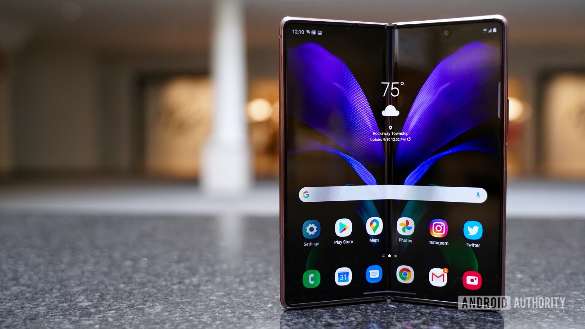 Samsung Galaxy Z Fold 2 pantalla desplegada encendida