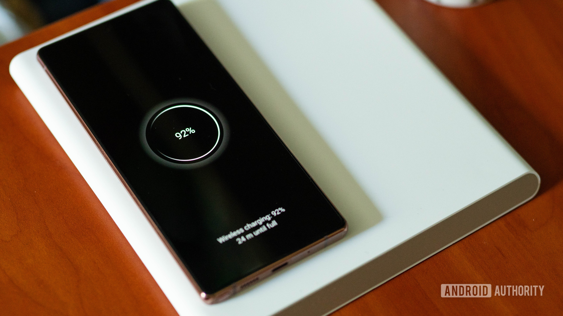 Xiaomi Mi 20W Smart Tracking Wireless Charging Pad with a Samsung Galaxy Note 20 charging