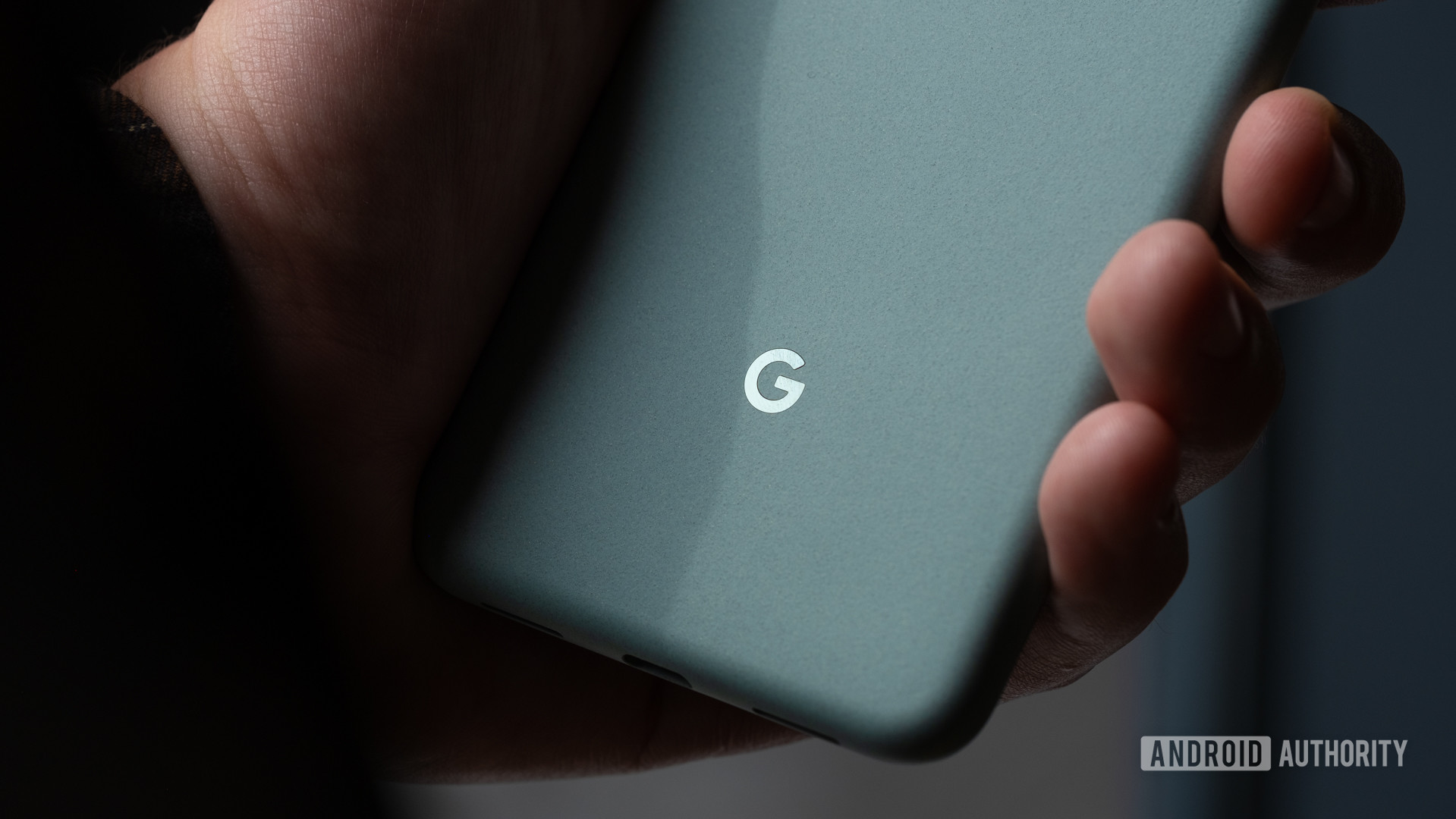 Google Pixel 5 Google logo macro