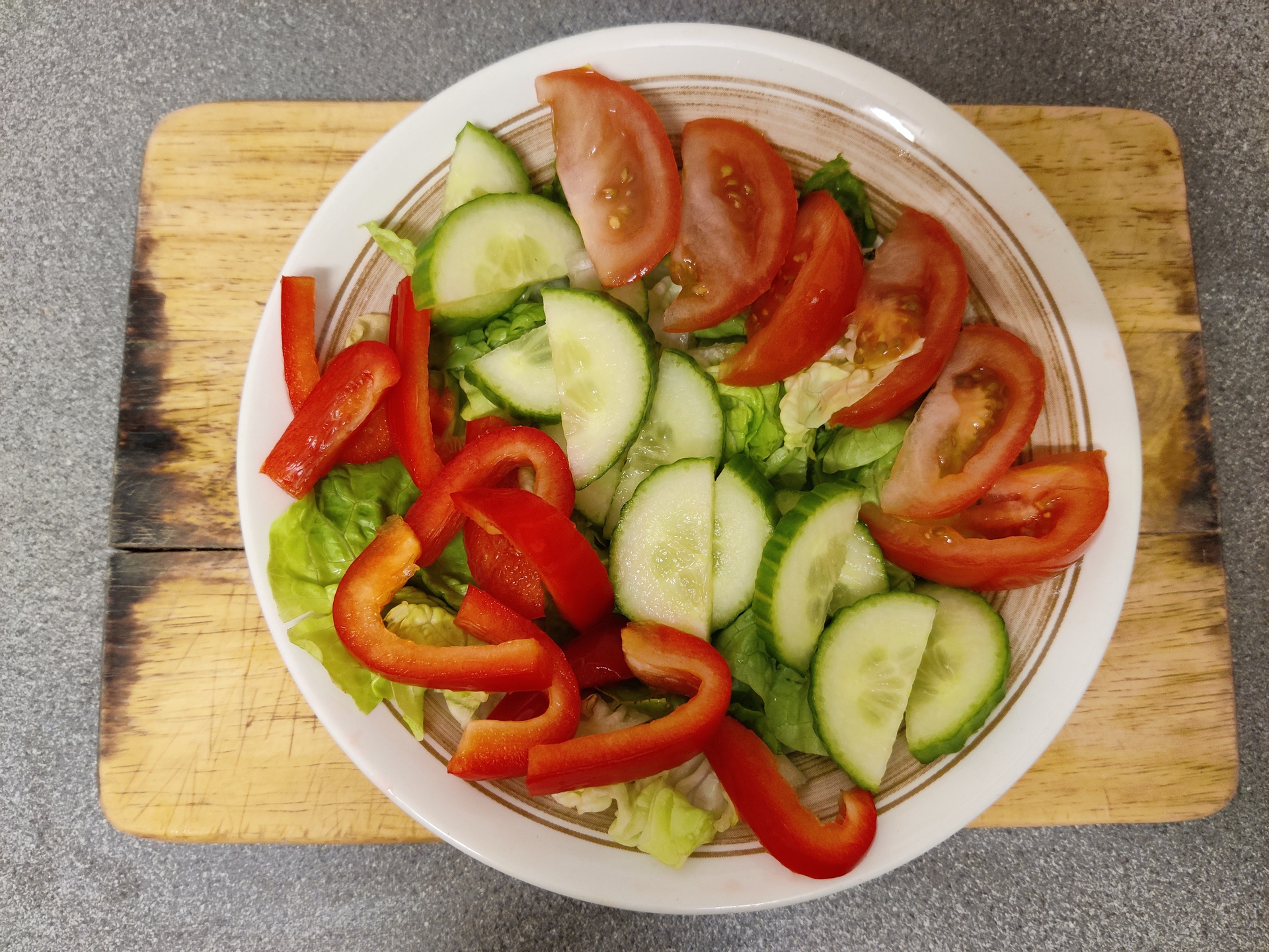 OnePlus 8T camera sample of a delicious salad