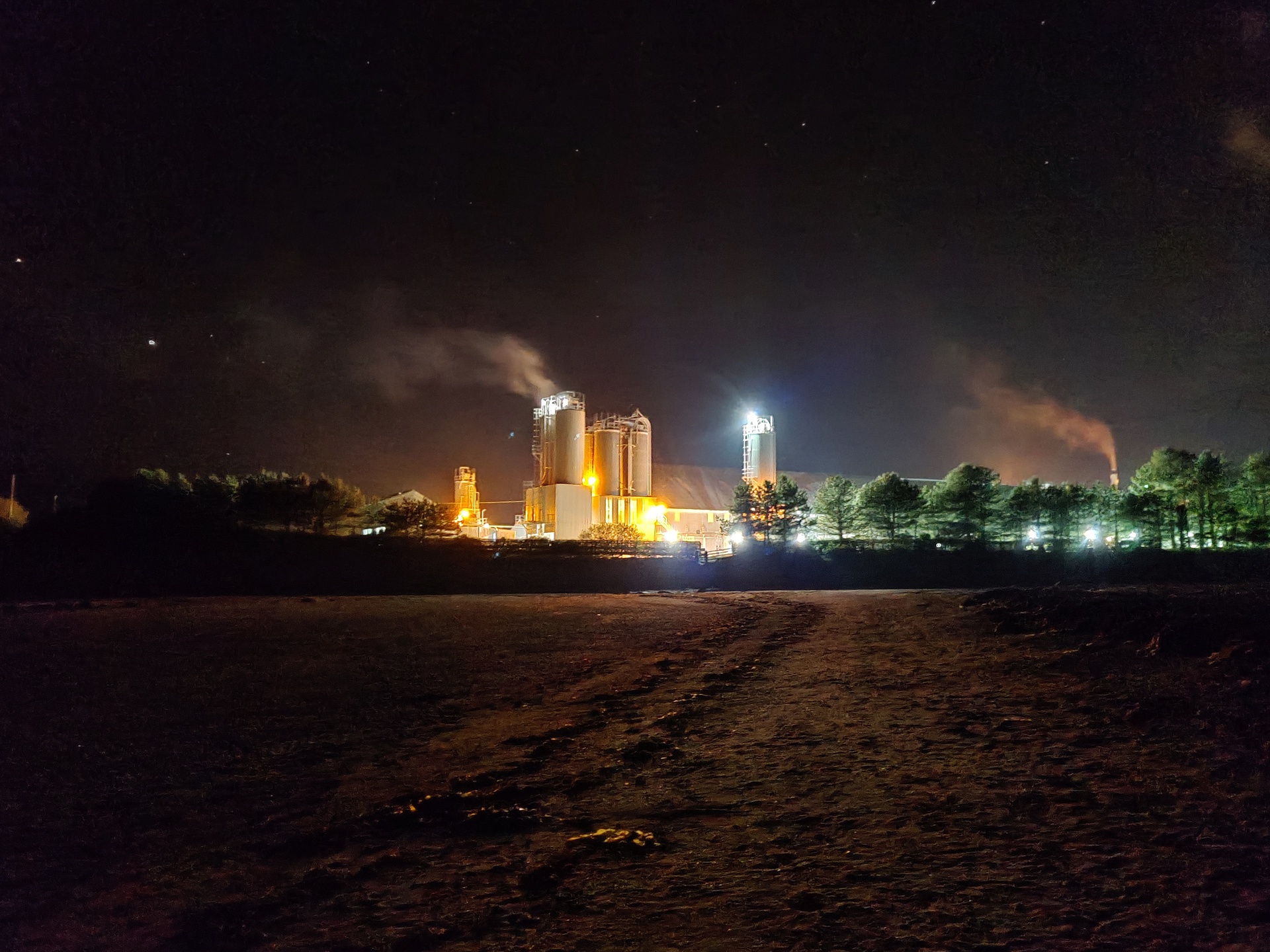 OnePlus 8T night mode camera sample of a factory at standard exposure