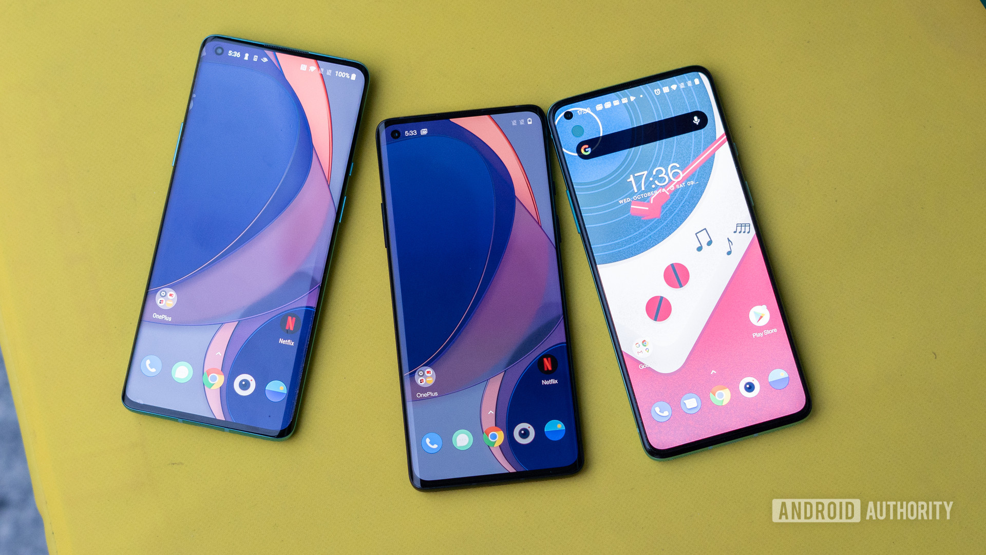 OnePlus 8T vs OnePlus 8 vs OnePlus 8 Pro showing display