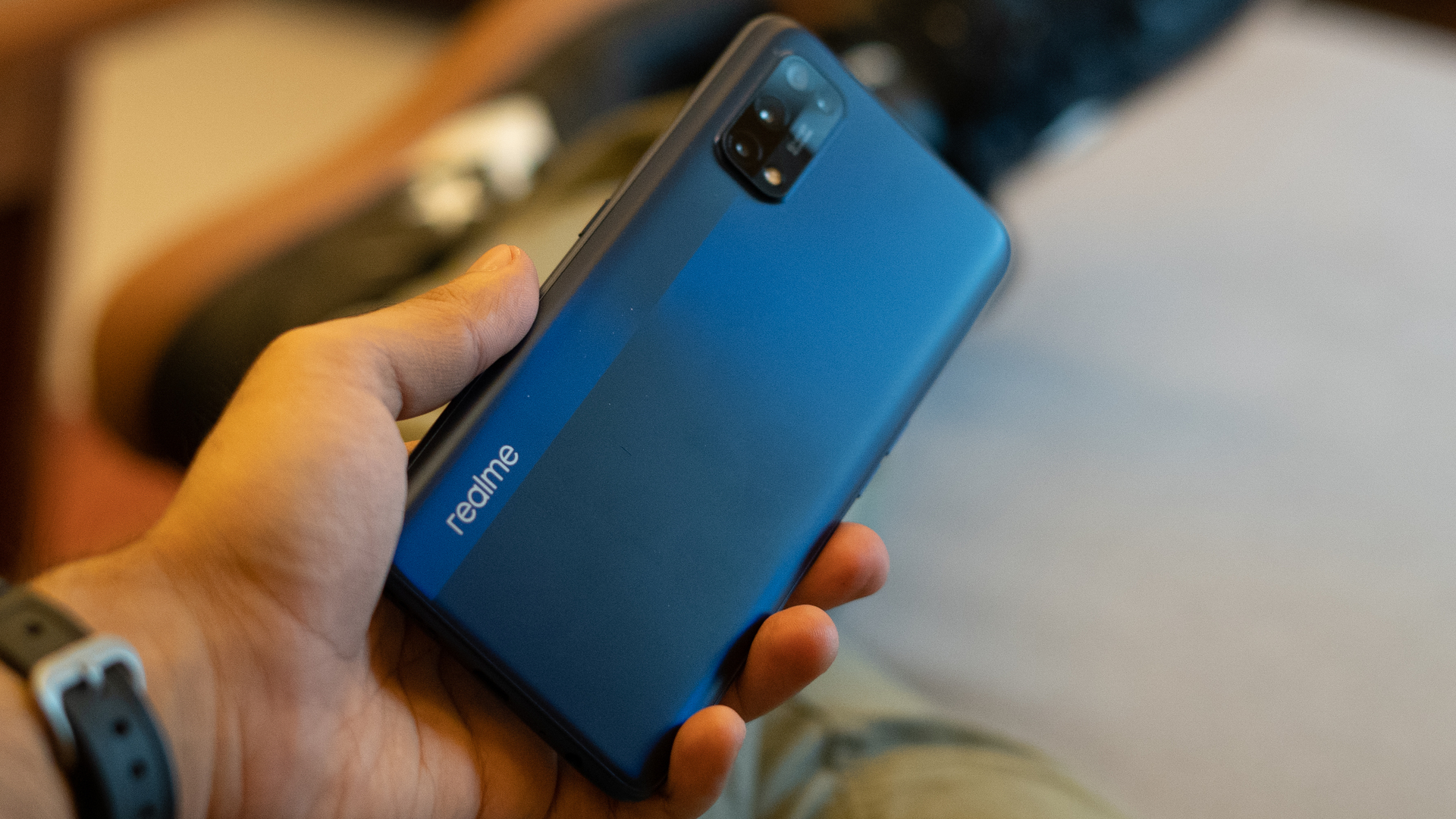 realme 7 Pro profile image in hand