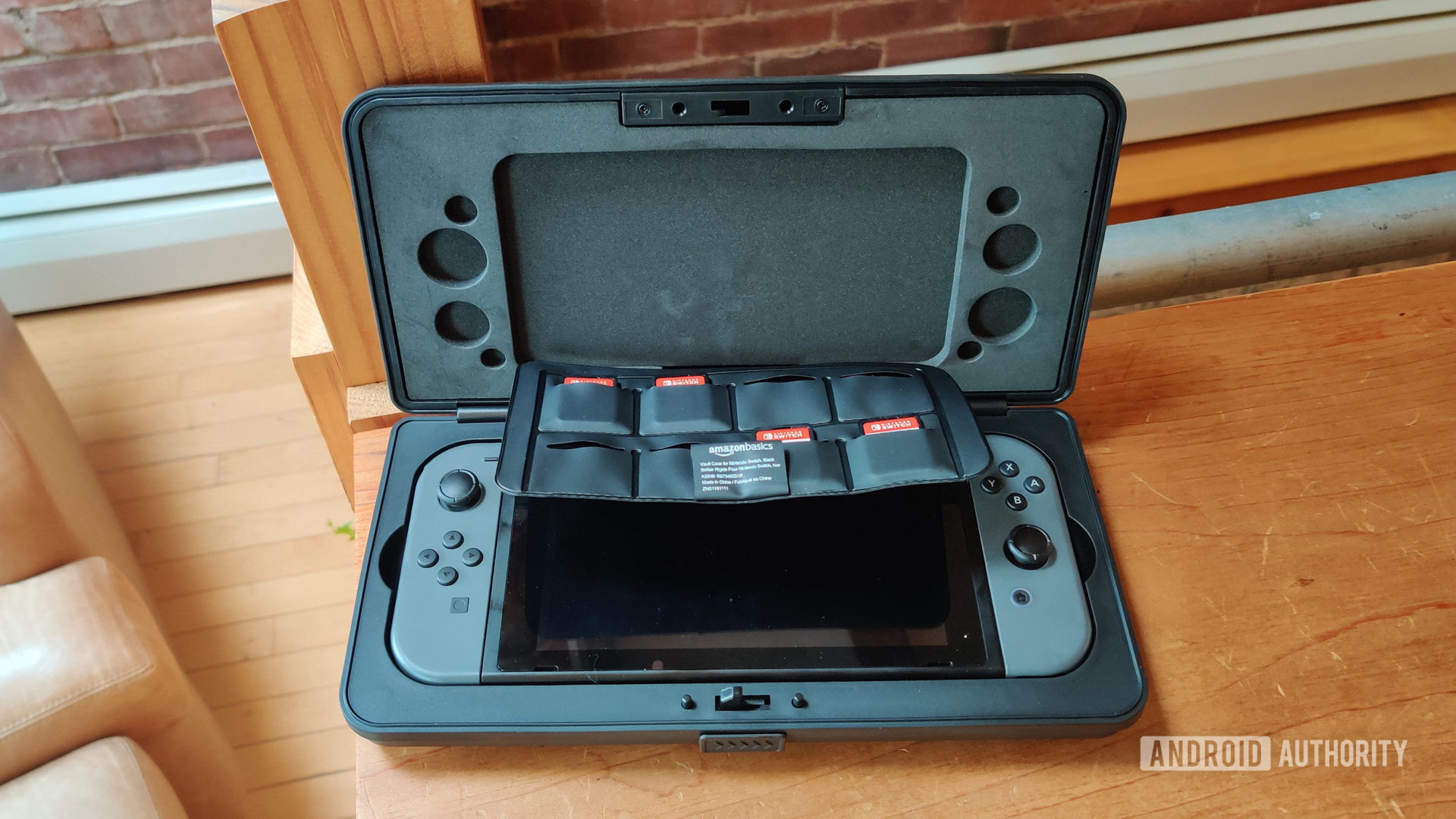 Nintendo Switch Amazon Basics Hardshell Case Interior Full