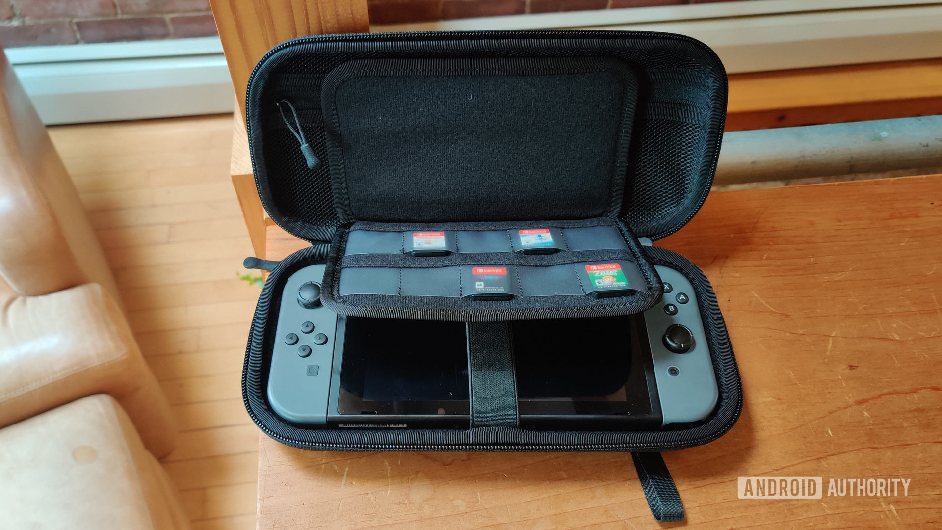 Nintendo Switch Mumba Hardshell Travel Case Interior Full