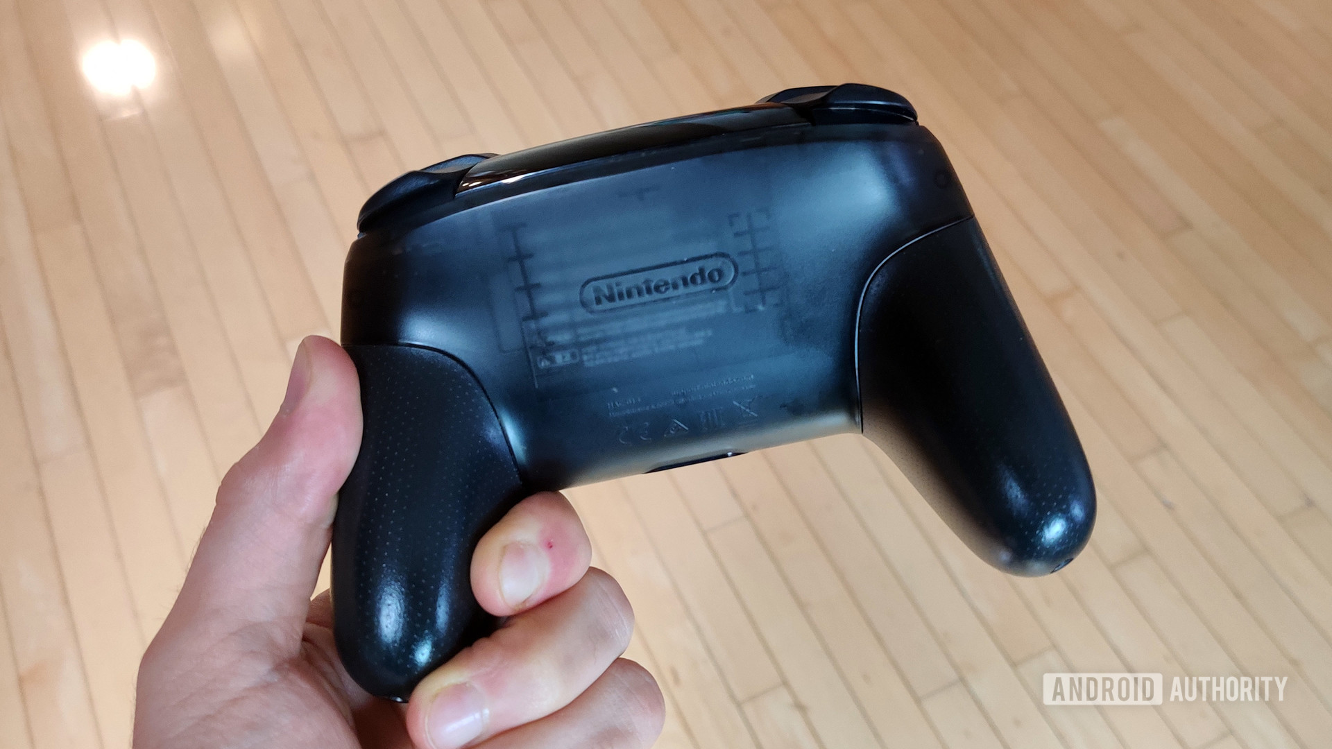 Nintendo Switch Pro Controller review bottom