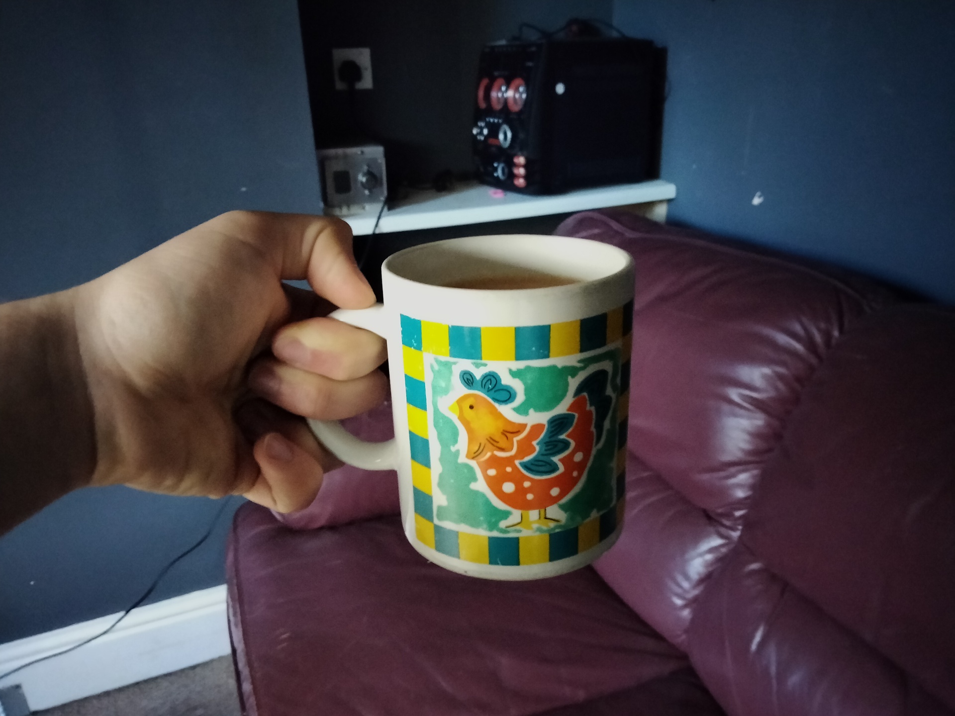 OnePlus Nord N100 photo sample of a mug indoors