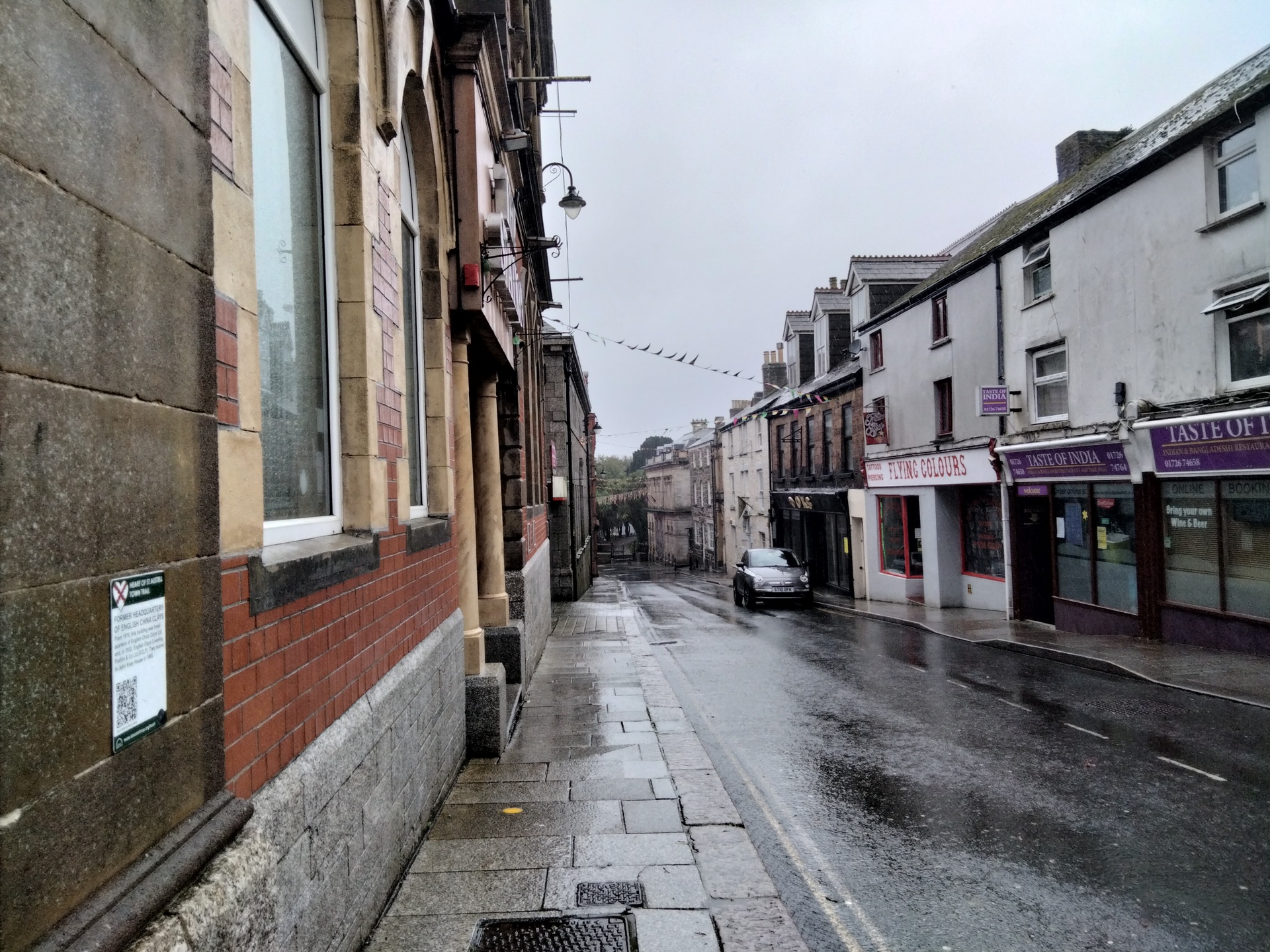 OnePlus Nord N100 photo sample of a rainy street
