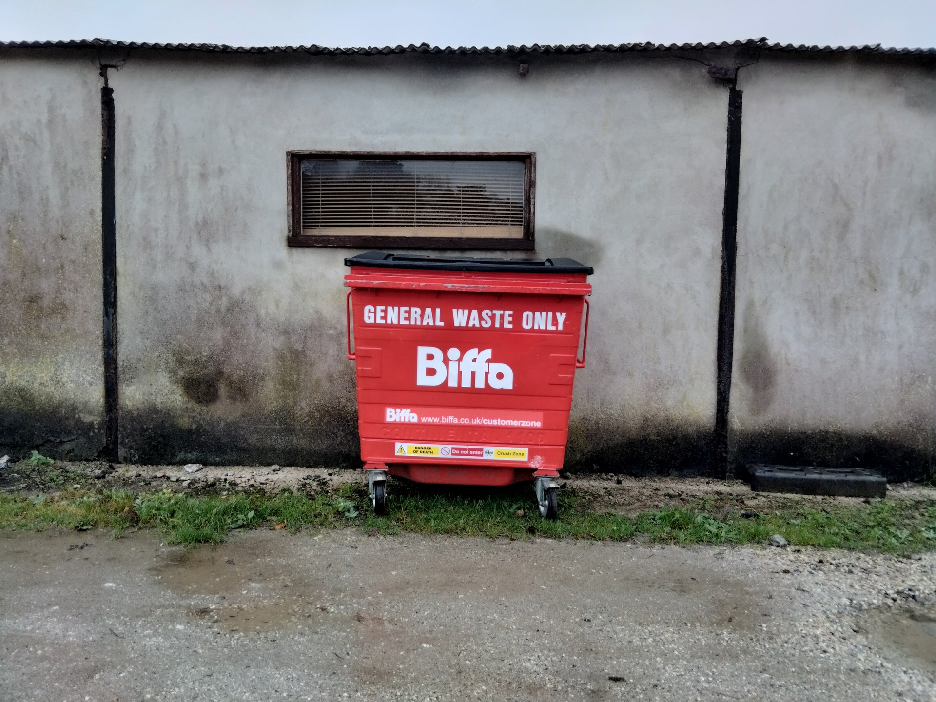 OnePlus Nord N100 photo sample of a red bin