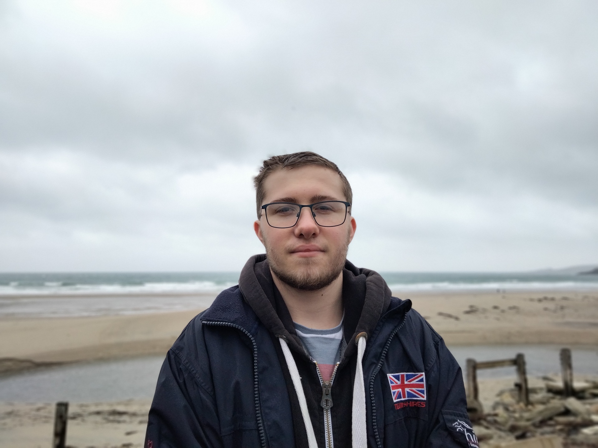 OnePlus Nord N100 portrait photo sample at a beach front