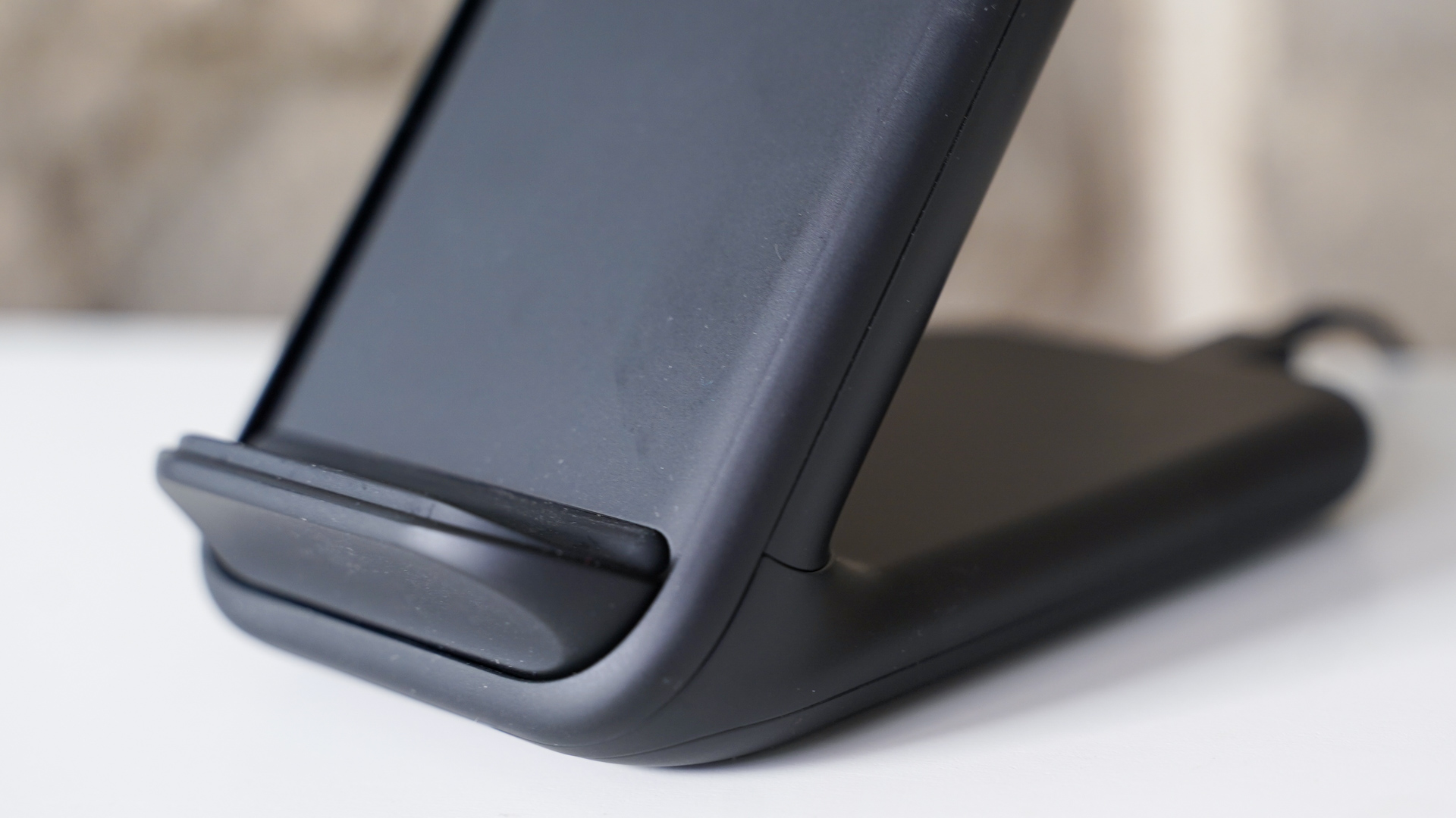 Samsung Wireless Charger Stand ledge