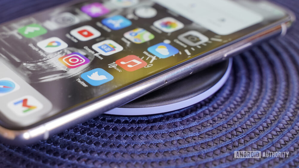 Yootech F500 Wireless Charger review An inexpensive travel option