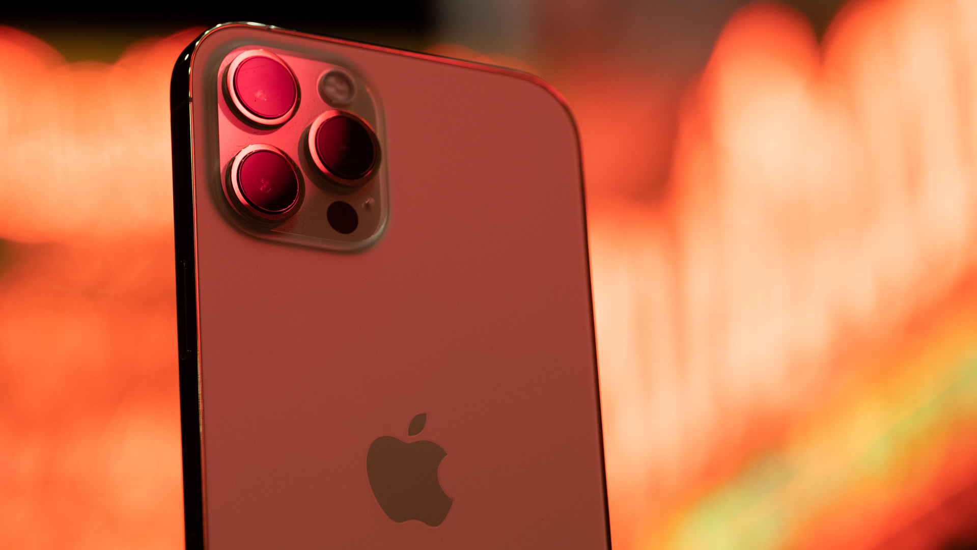 iPhone 12 Pro Max appareil photo néon macro 5