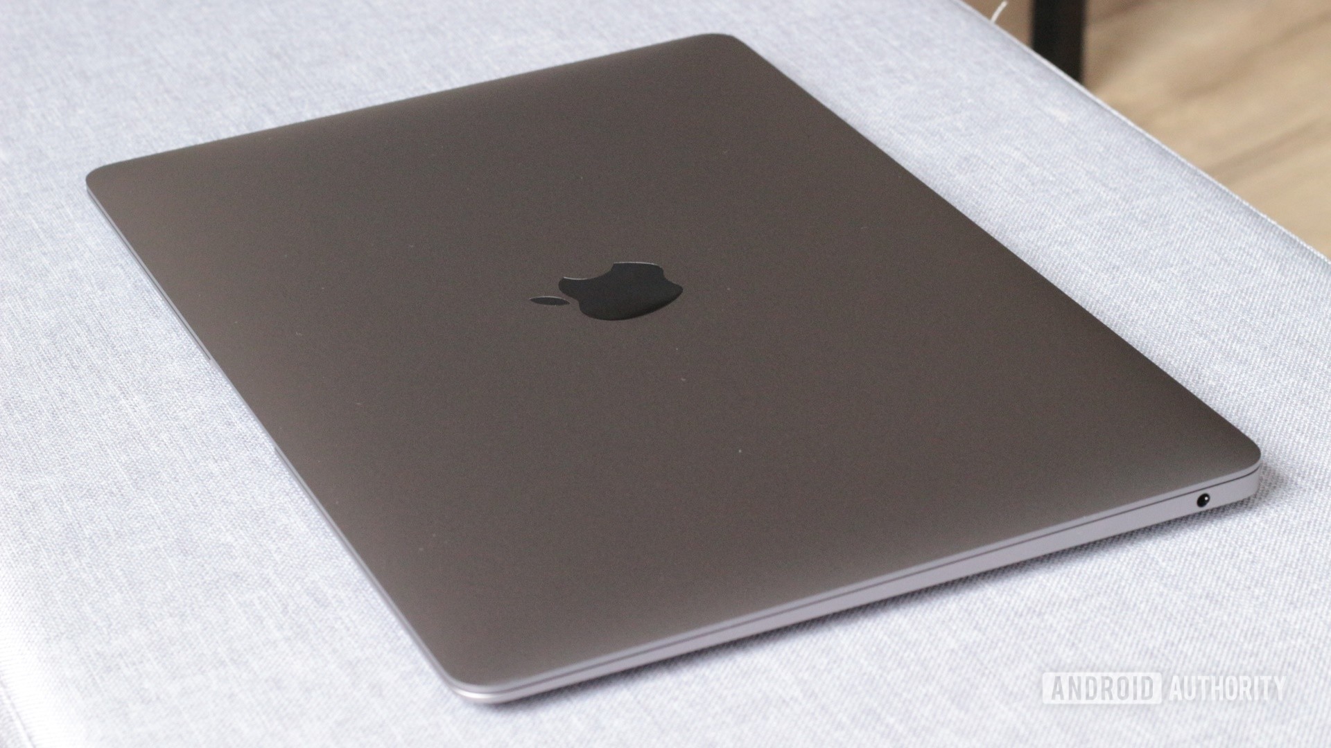 First Impressions: MacBook Air M1 is a Breeze! - Counterpoint