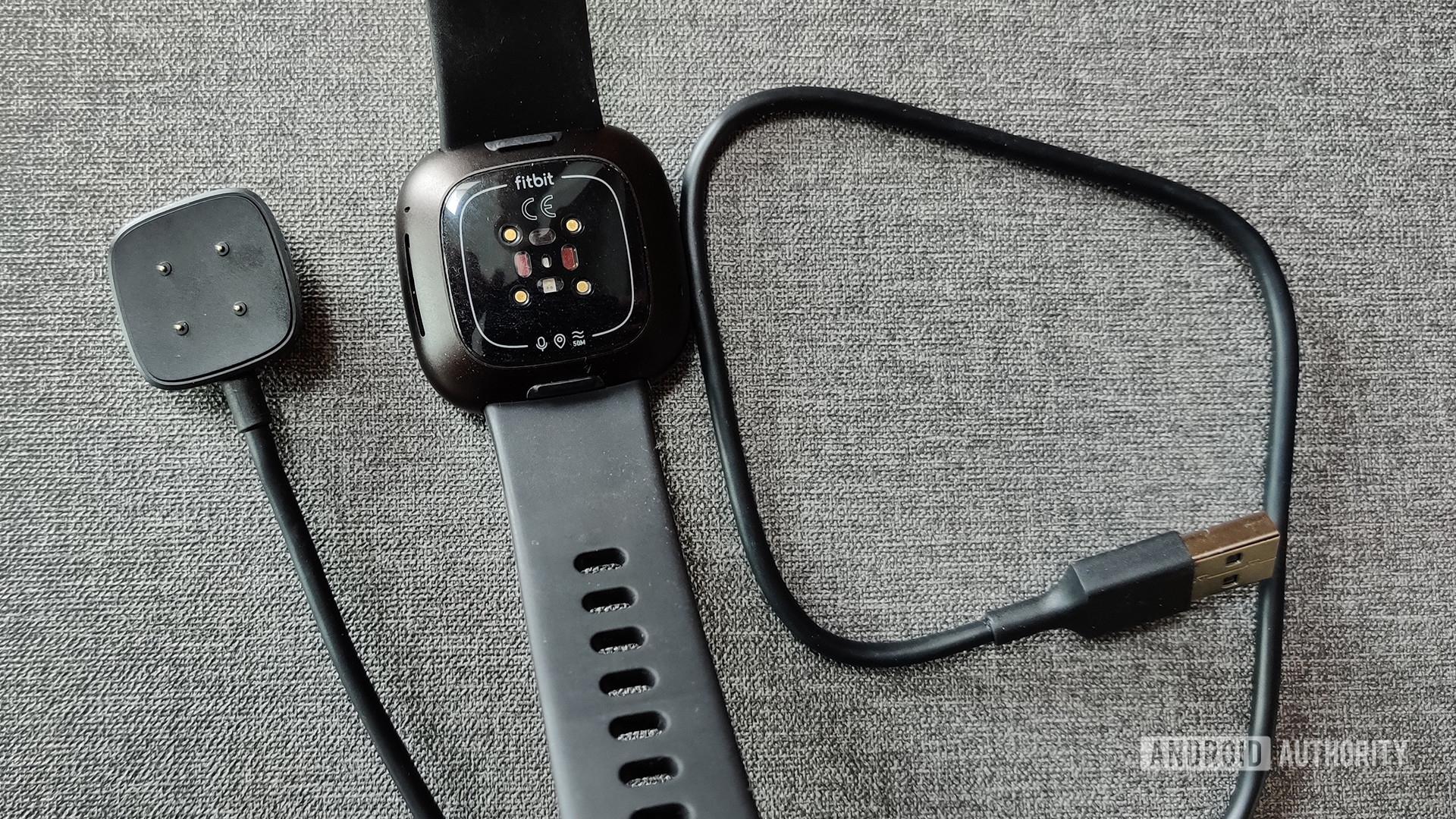 Revisión de Fitbit Versa 3 con cable de carga