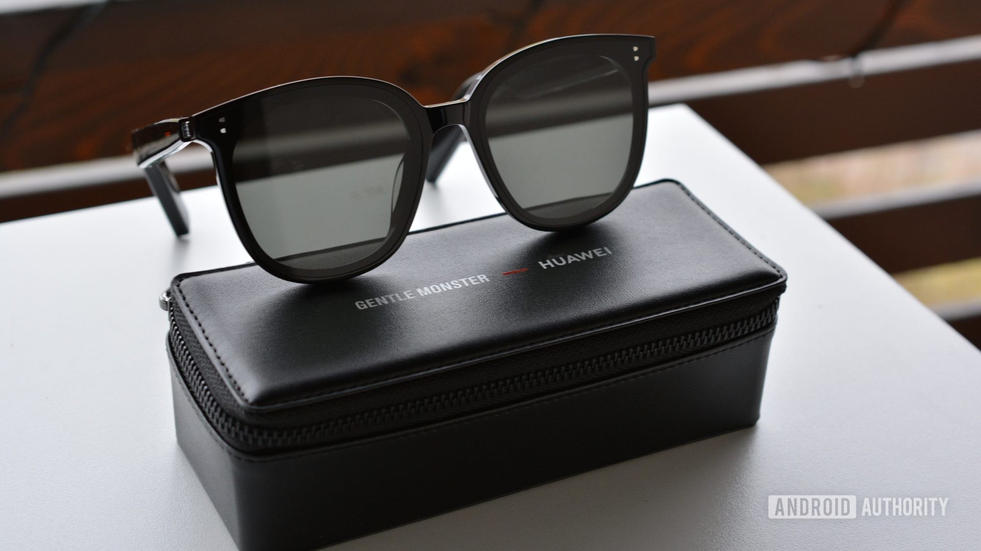 huawei x gentle monster eyewear 2 smart glasses charging case 8