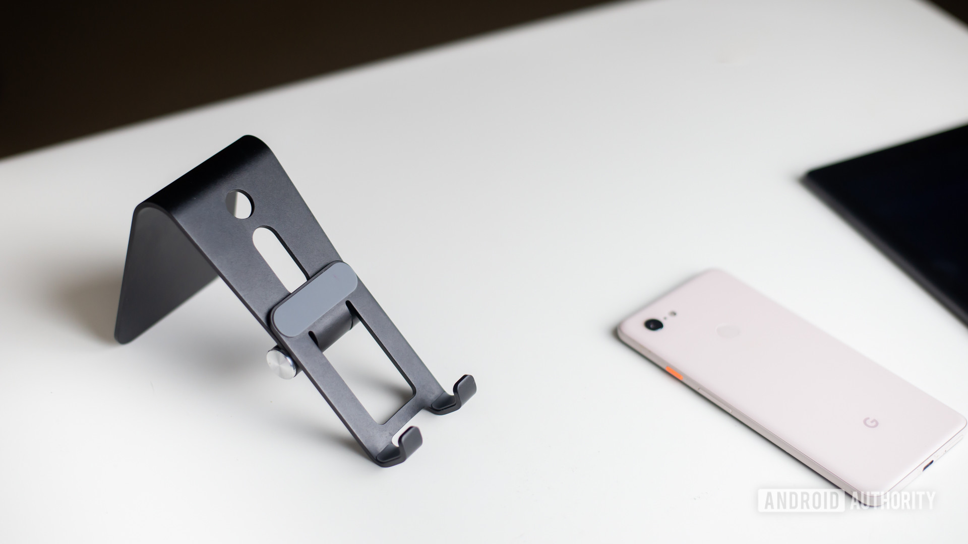 Omoton C3 Cell Phone Stand review: It also works for tablets?!