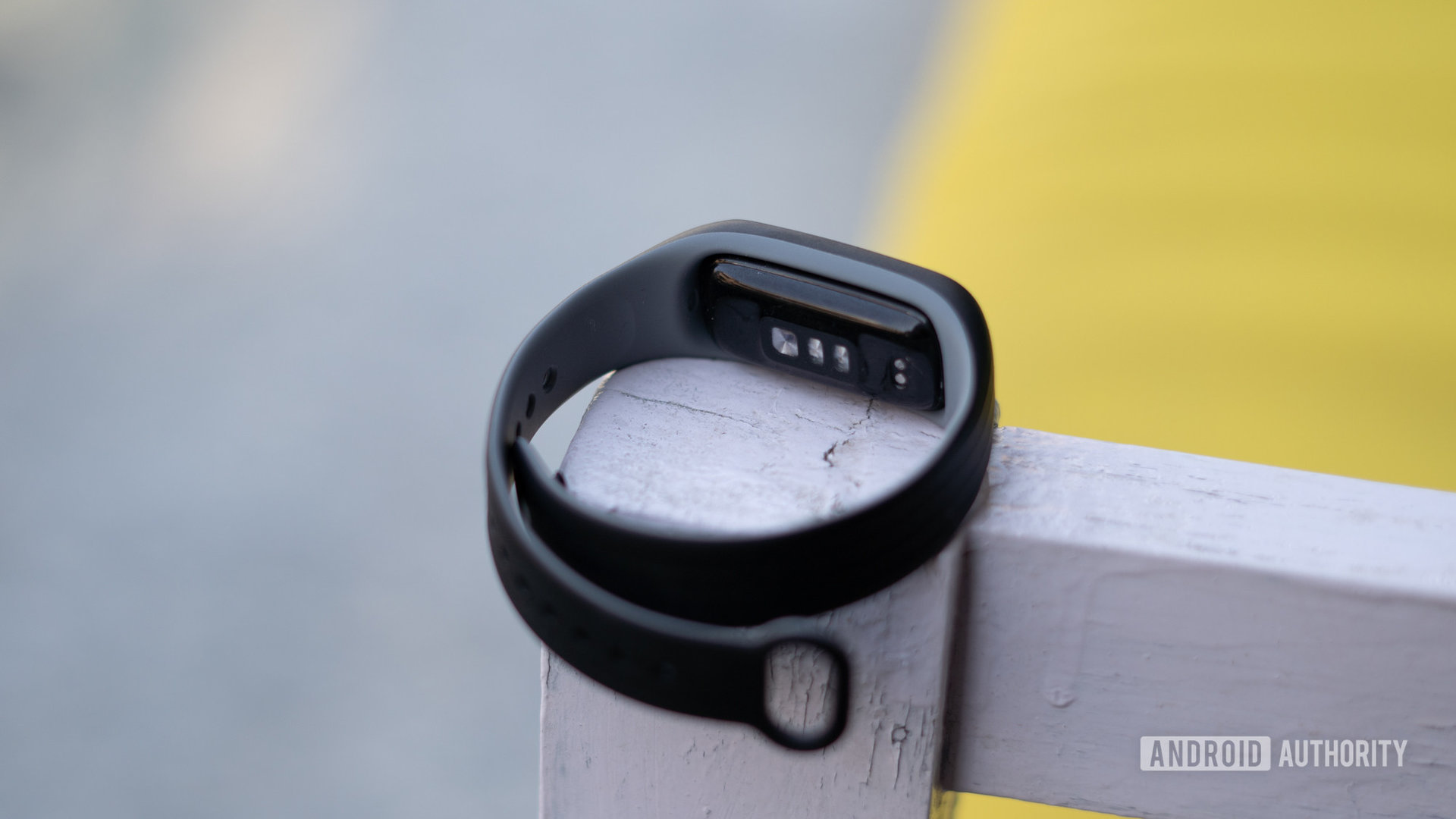 OnePlus Band review charging pins