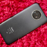 Xiaomi-Redmi-Note-9T-on-carpet