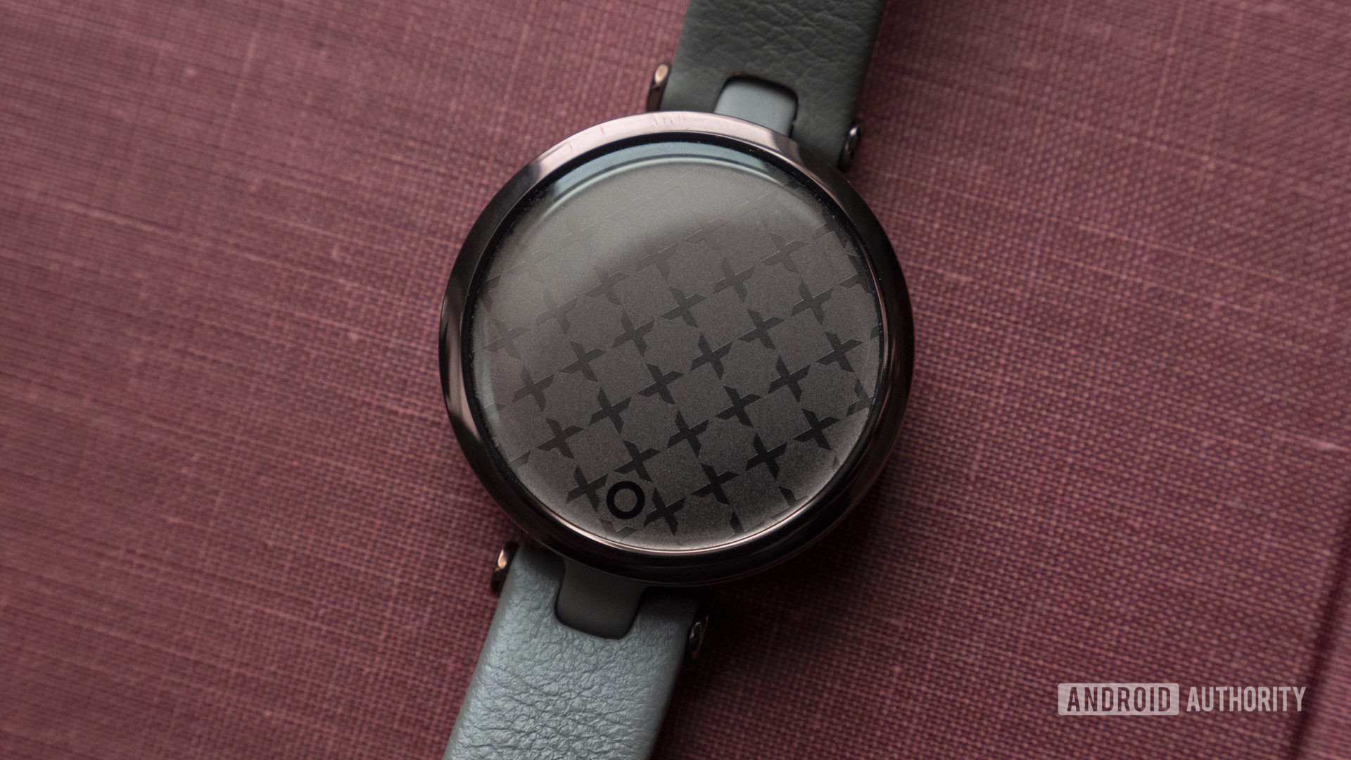 garmin lily review watch face display pattern