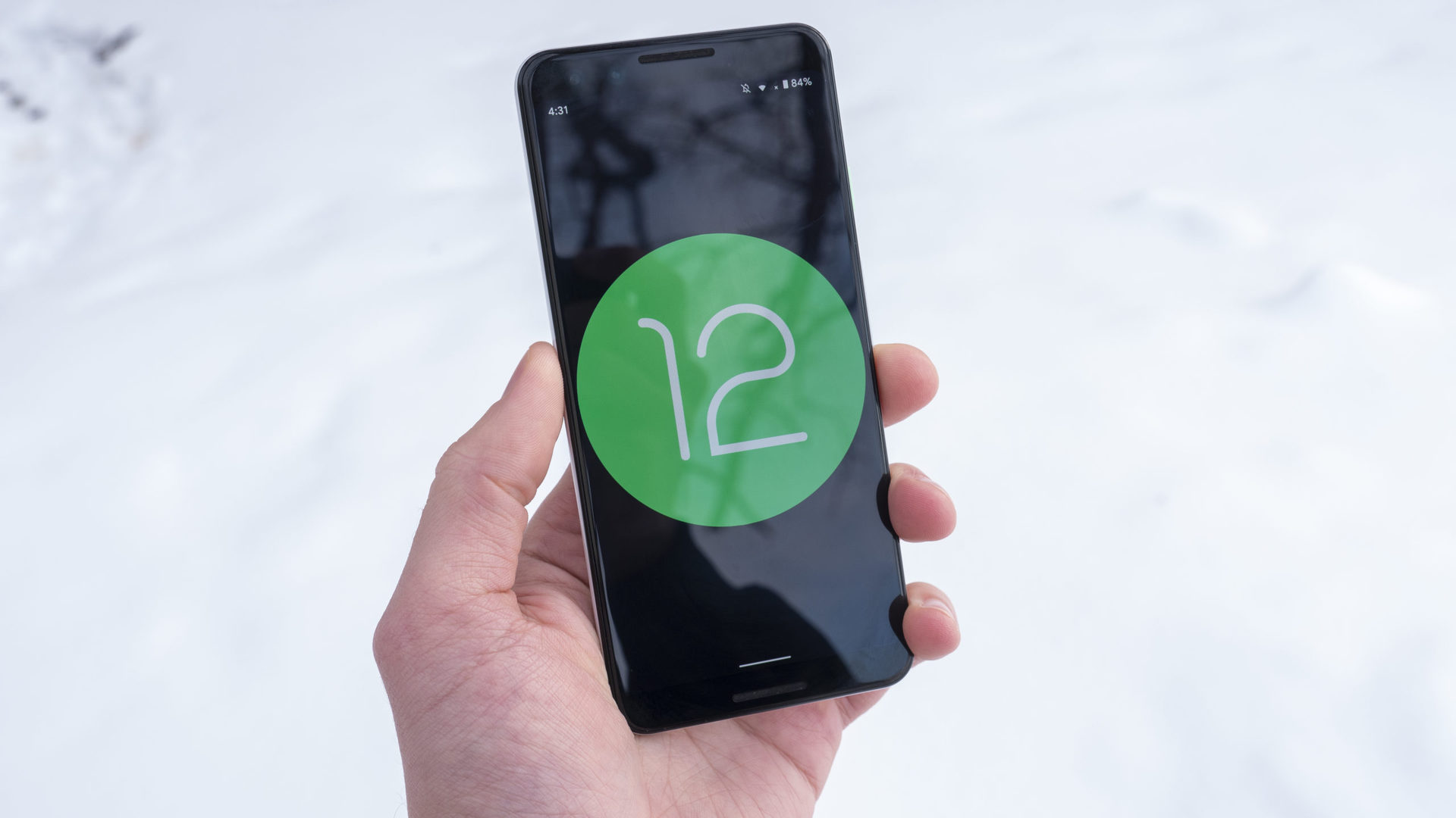 Android 12 logo on Google Pixel 3 1