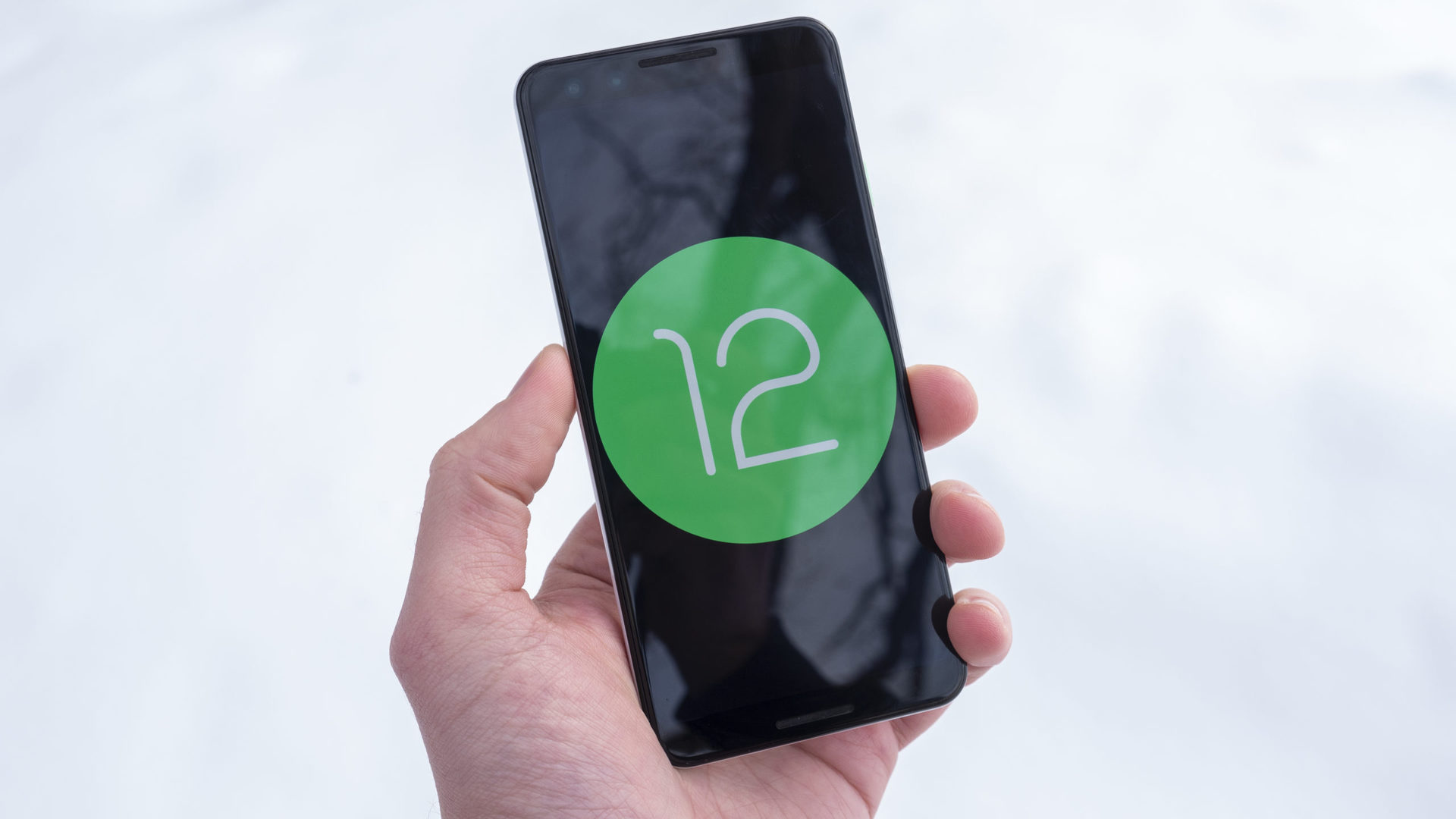 Android 12 logo on Google Pixel 3 3