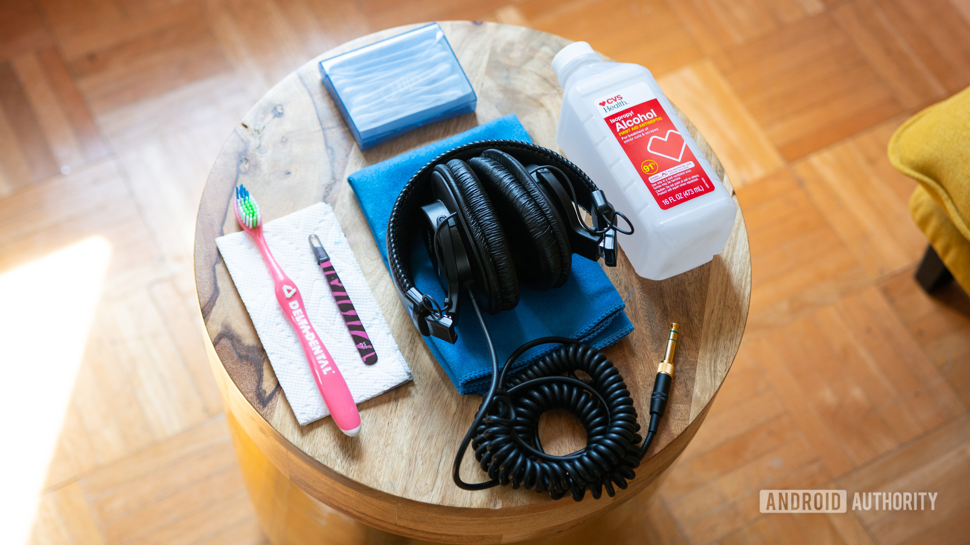 How to clean the headphones 1