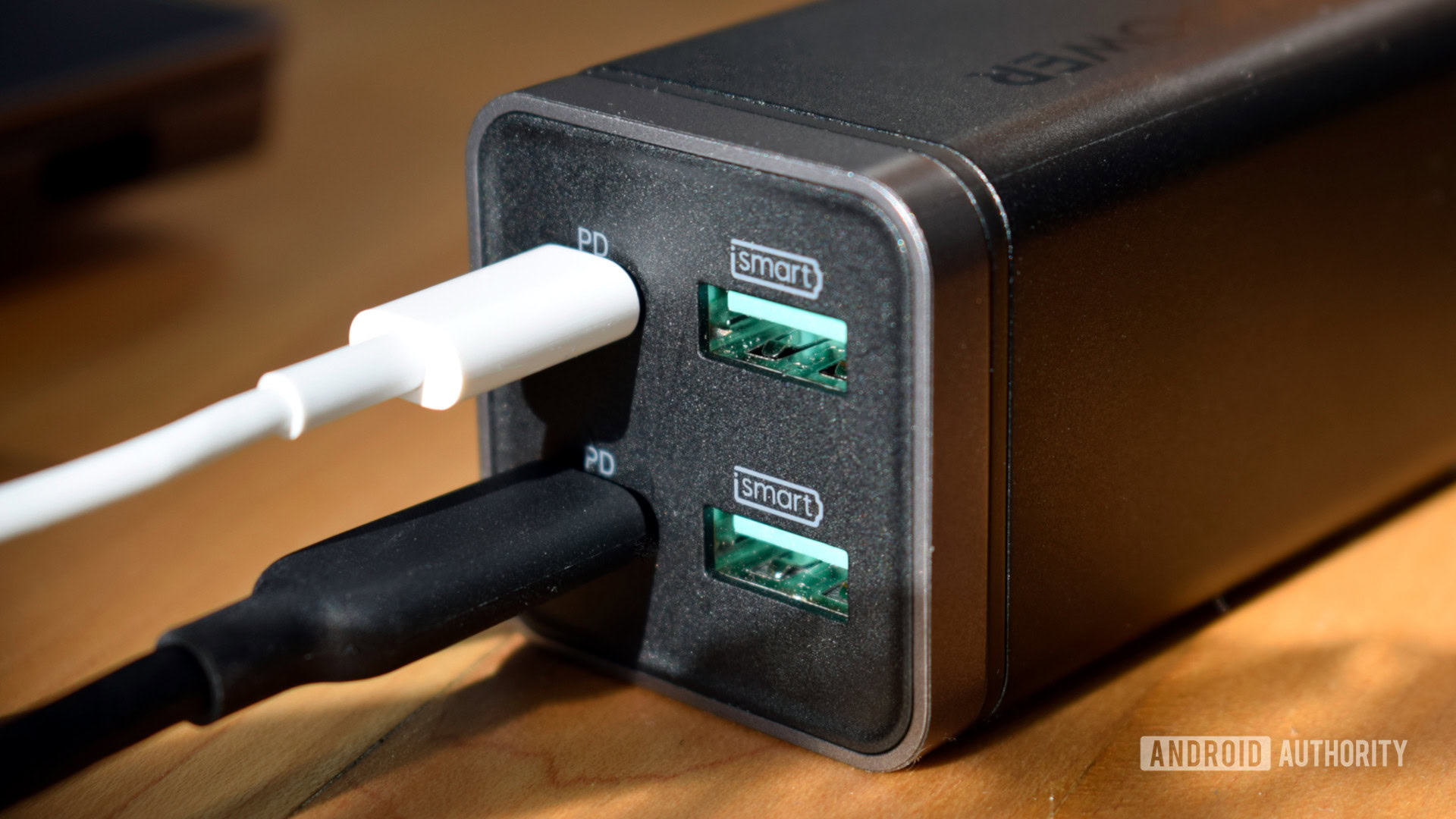 RAVPower PD Pioneer 65W 4-Port Desktop Review - Switch Chargers