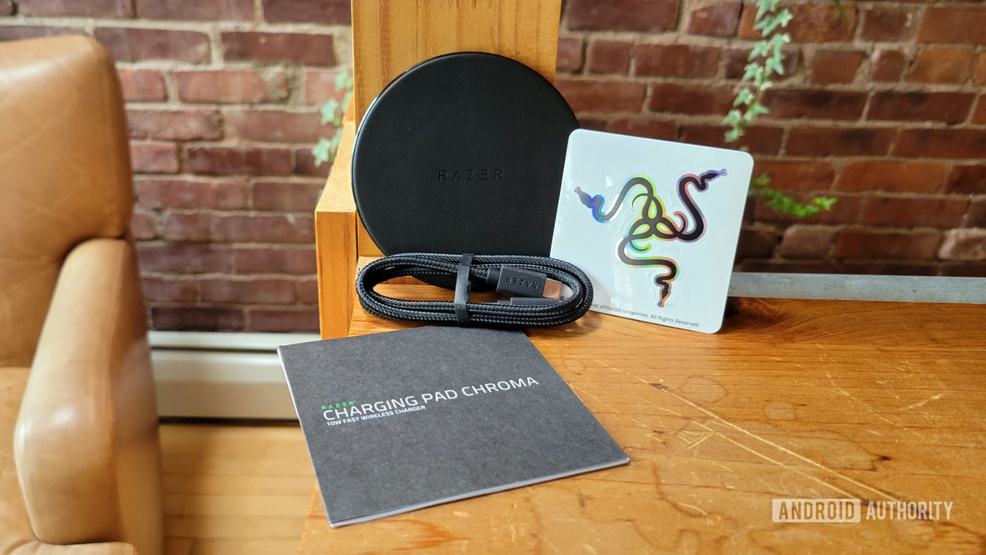 Razer Charging Pad Chroma Review In Box Contents