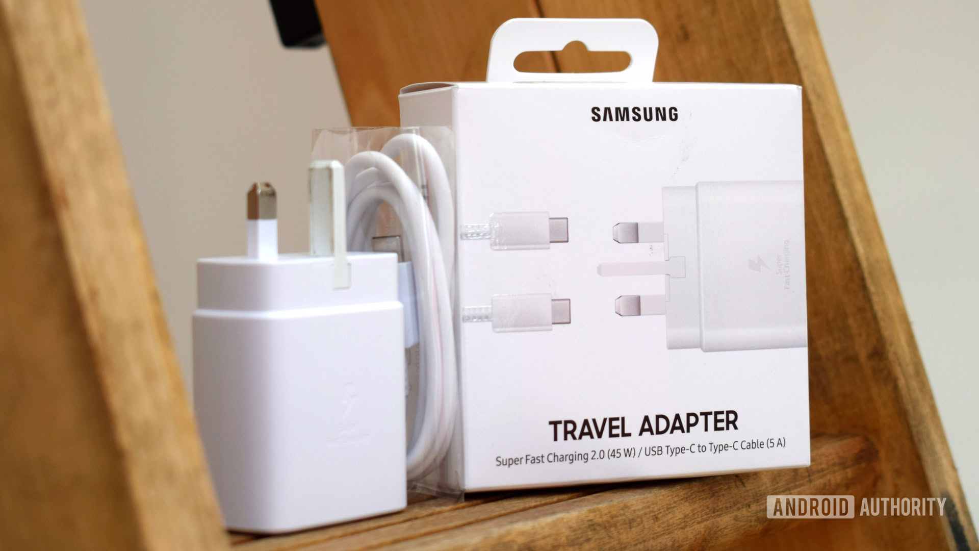 Samsung 45W Travel Adapter box contents