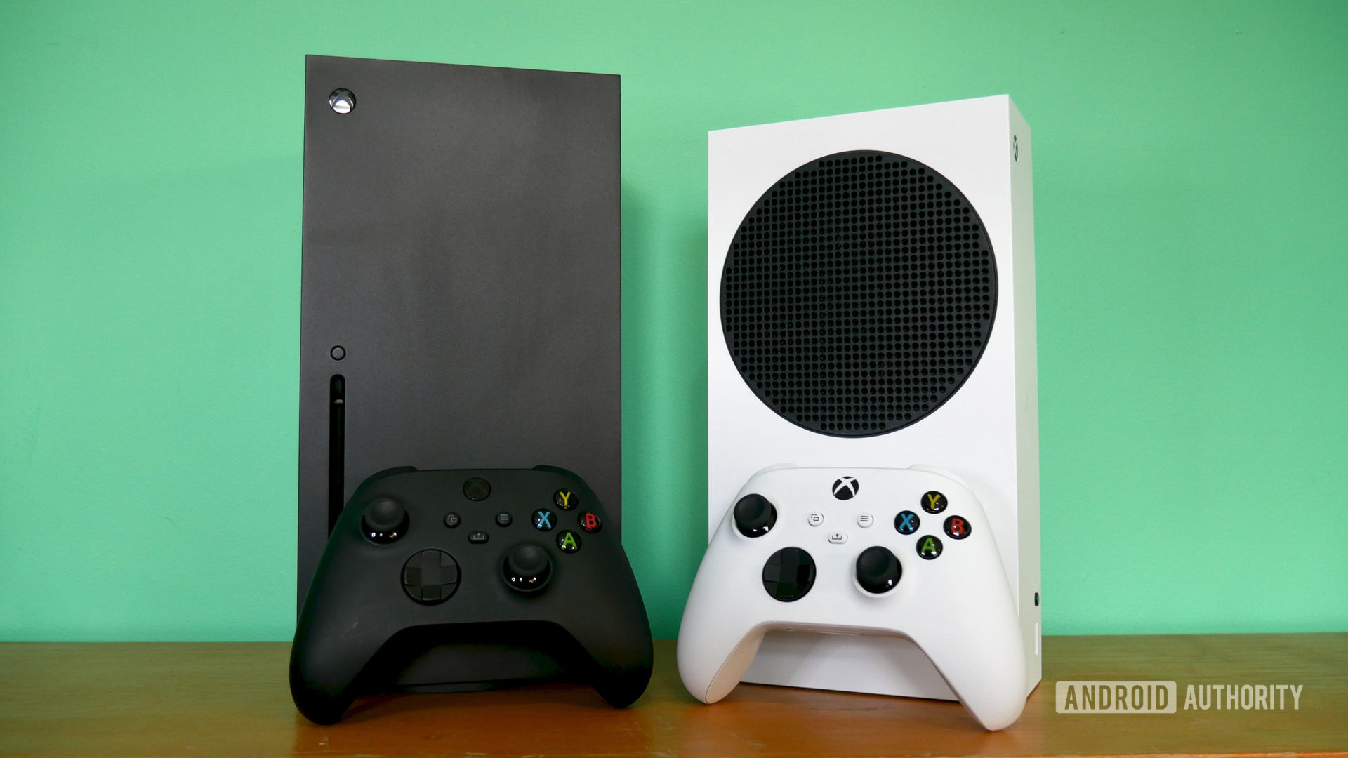 xbox series x vs series s front with controller