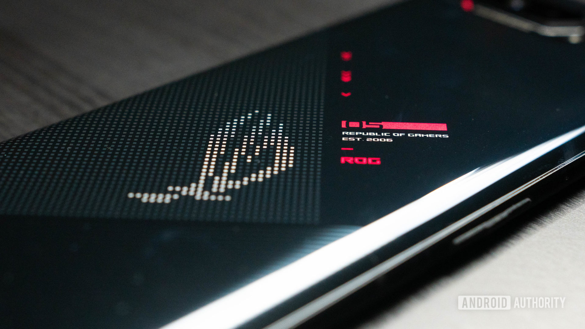 Imagen del producto ASUS ROG Phone 5 del logotipo ROG LED